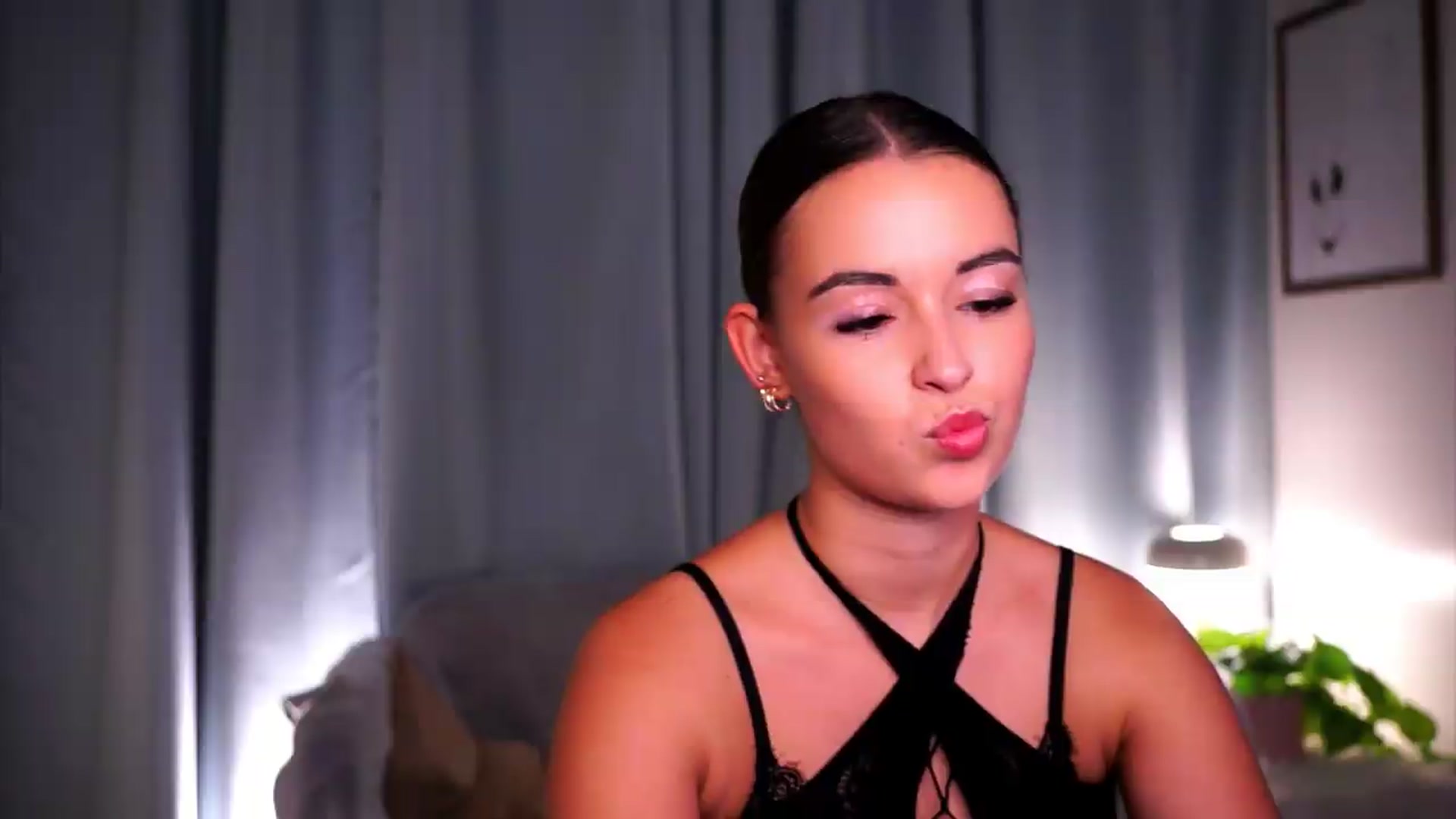 Gallery image thumbnail from FAWNette's myfreecams stream on, 05/25/2026, 13:57 image 10 of 20