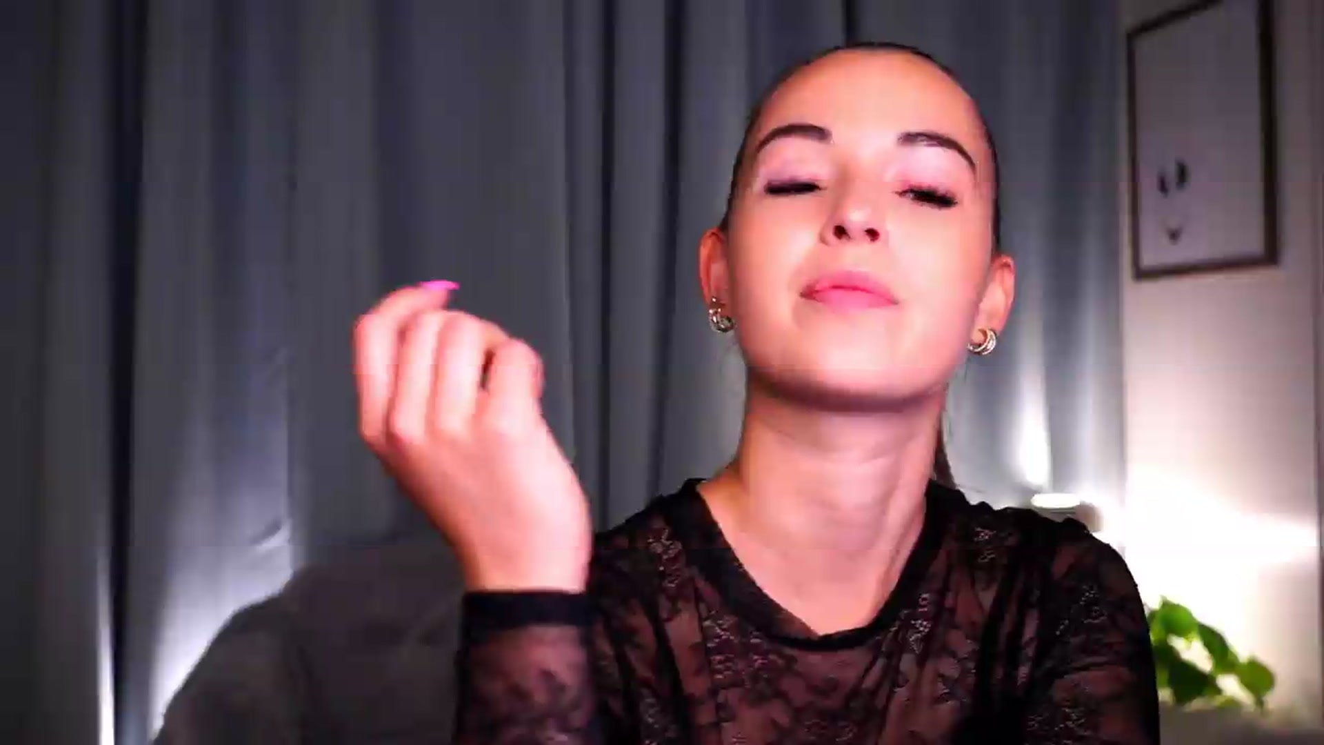 Gallery image thumbnail from FAWNette's myfreecams stream on, 05/26/2026, 18:47 image 17 of 20