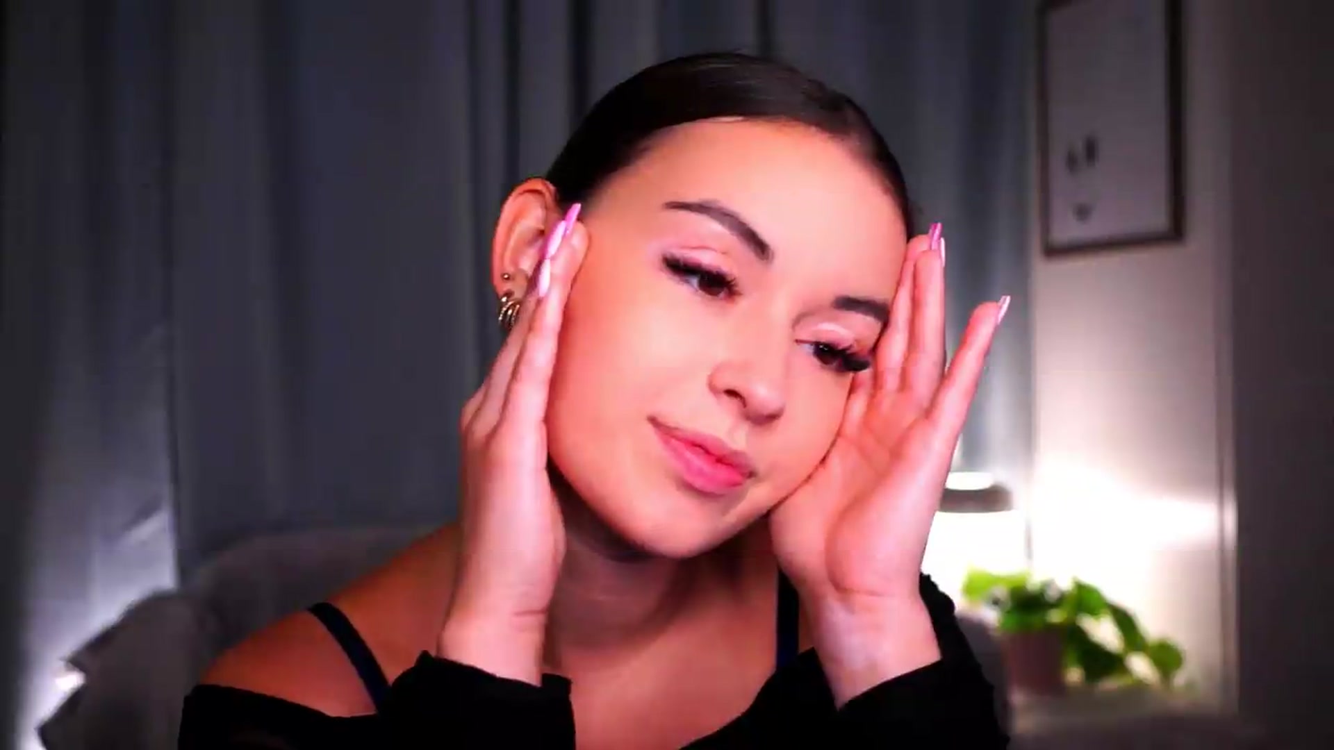 Gallery image thumbnail from FAWNette's myfreecams stream on, 06/05/2026, 17:30 image 19 of 20