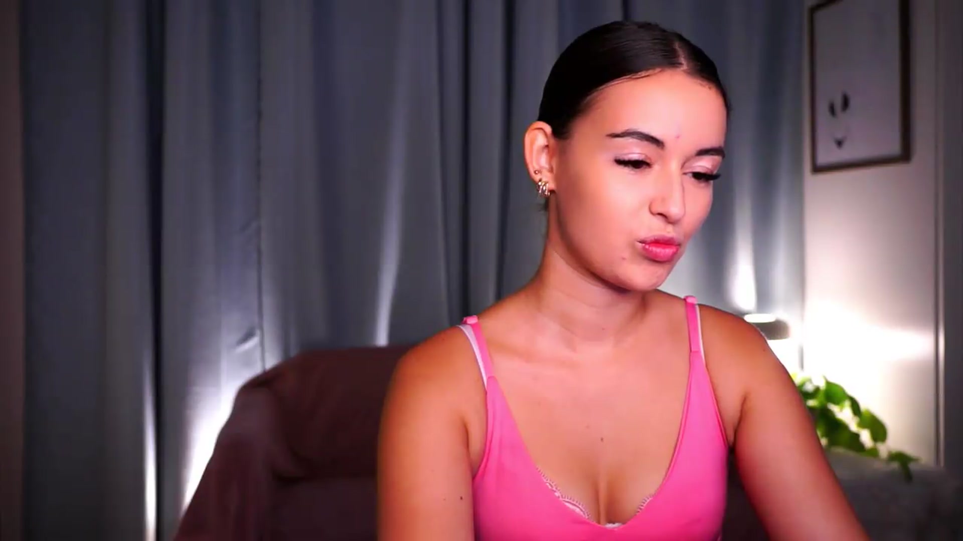 Gallery image thumbnail from FAWNette's myfreecams stream on, 06/13/2026, 10:25 image 7 of 20