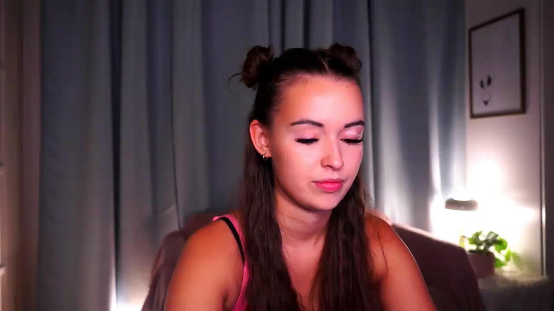 Gallery image thumbnail from FAWNette's myfreecams stream on, 07/27/2026, 20:41 image 16 of 20