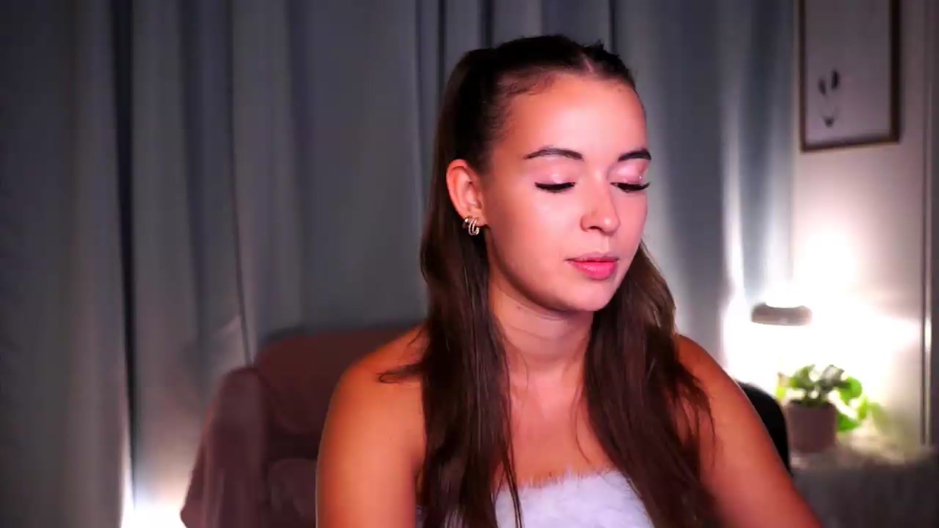 Gallery image thumbnail from FAWNette's myfreecams stream on, 08/06/2026, 18:00 image 8 of 20