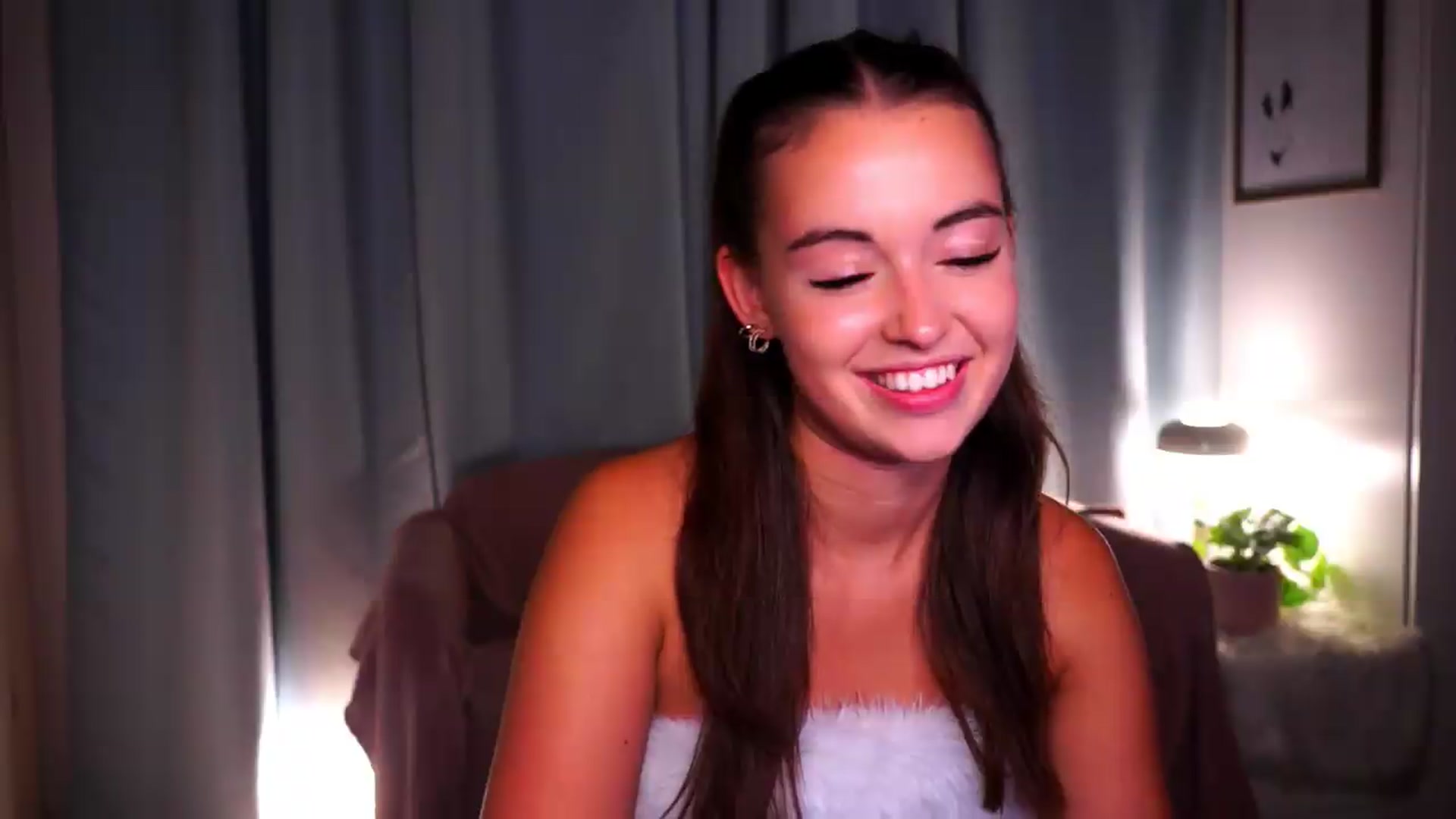 Gallery image thumbnail from FAWNette's myfreecams stream on, 08/06/2026, 20:33 image 14 of 20