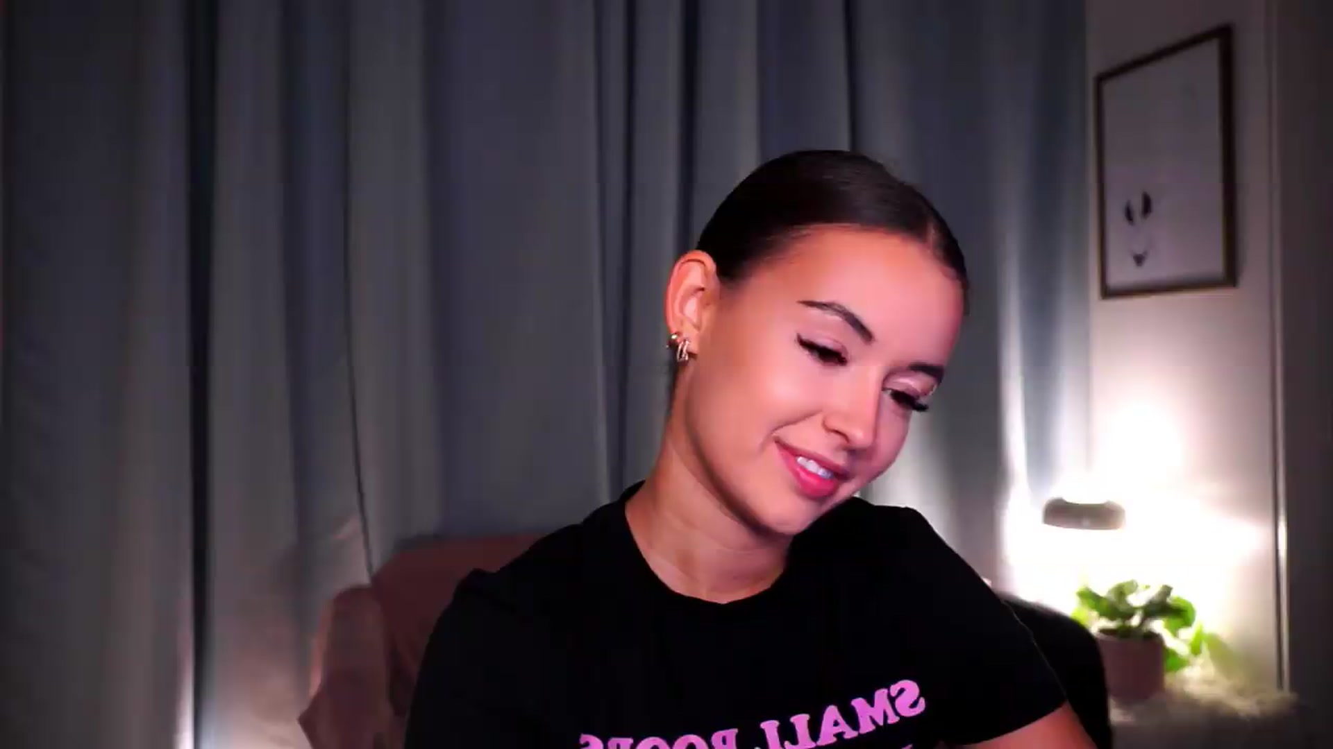 Gallery image thumbnail from FAWNette's myfreecams stream on, 08/17/2026, 18:10 image 4 of 20