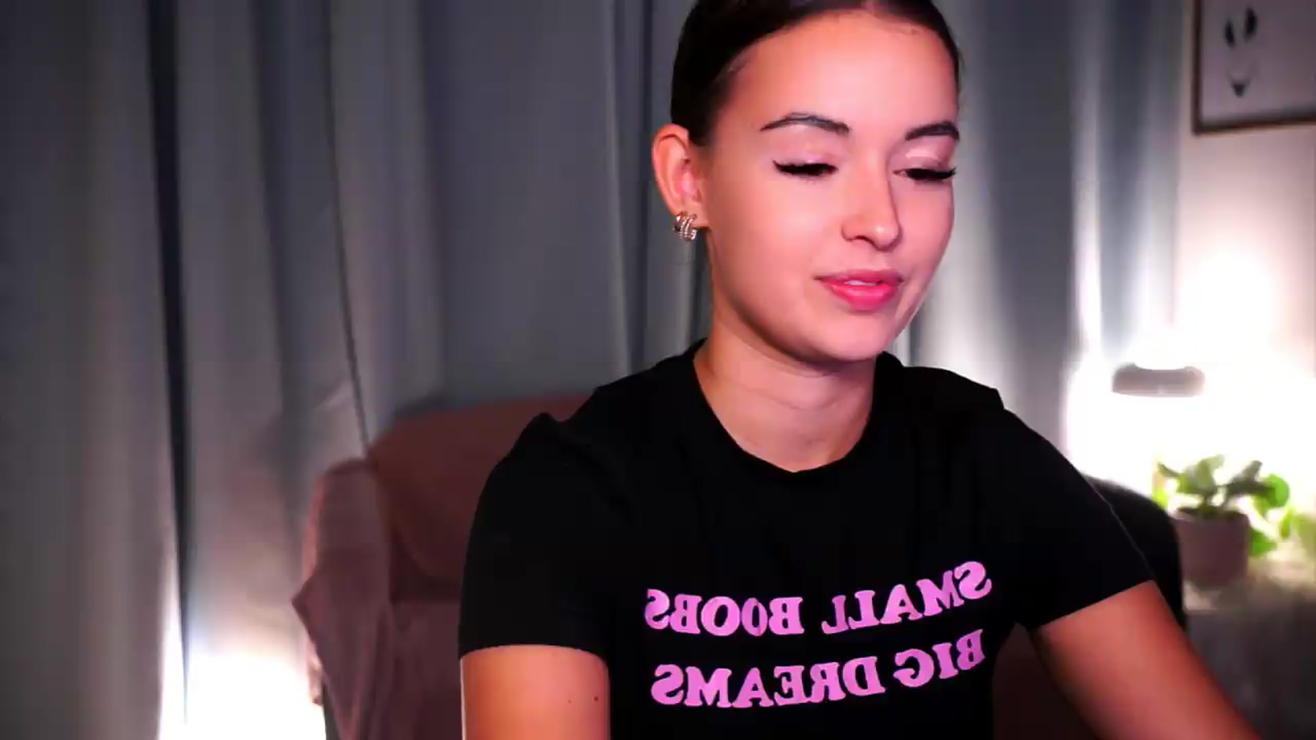 Gallery image thumbnail from FAWNette's myfreecams stream on, 08/17/2026, 20:28 image 17 of 20