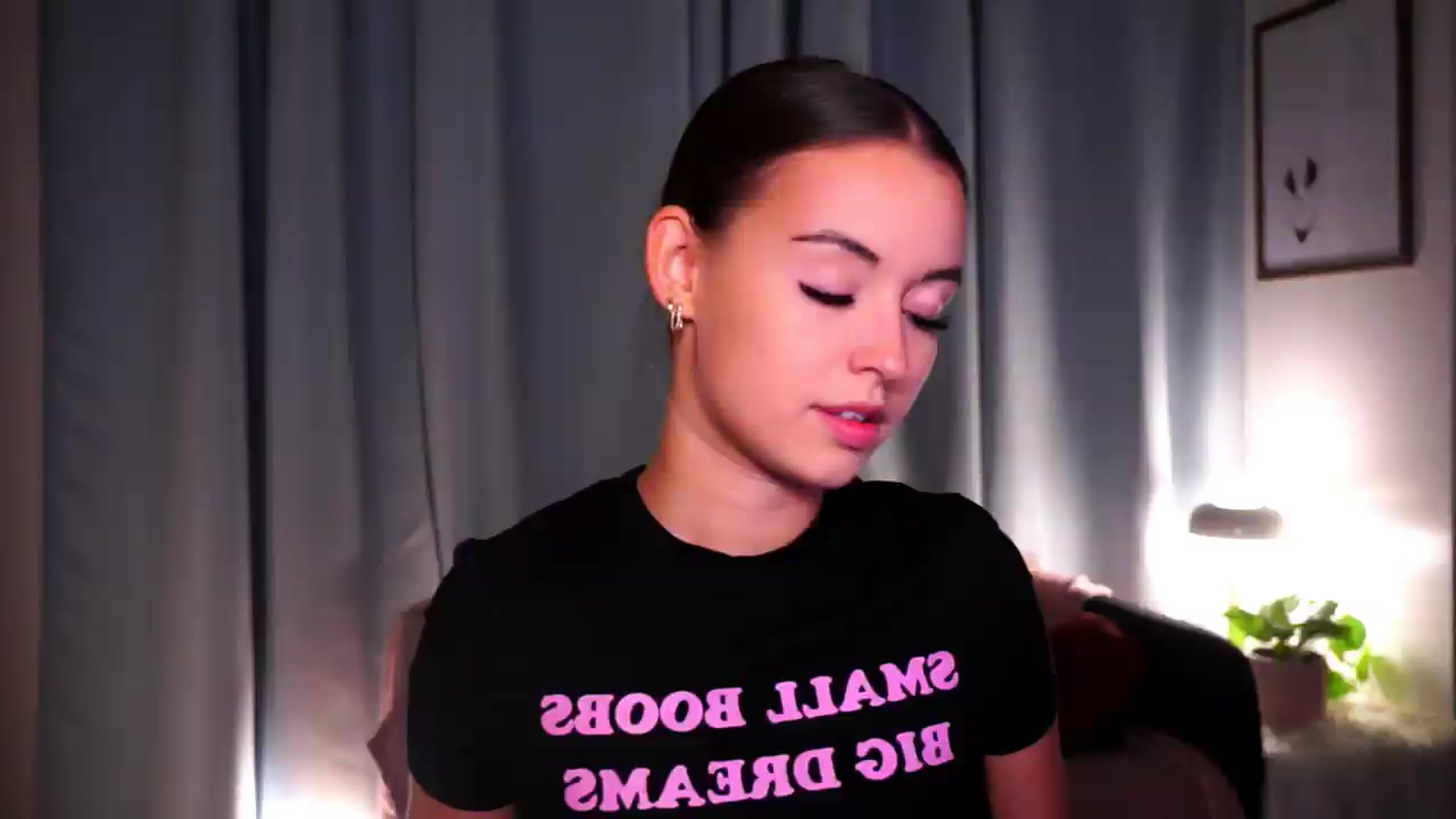 Gallery image thumbnail from FAWNette's myfreecams stream on, 08/17/2026, 20:28 image 6 of 20