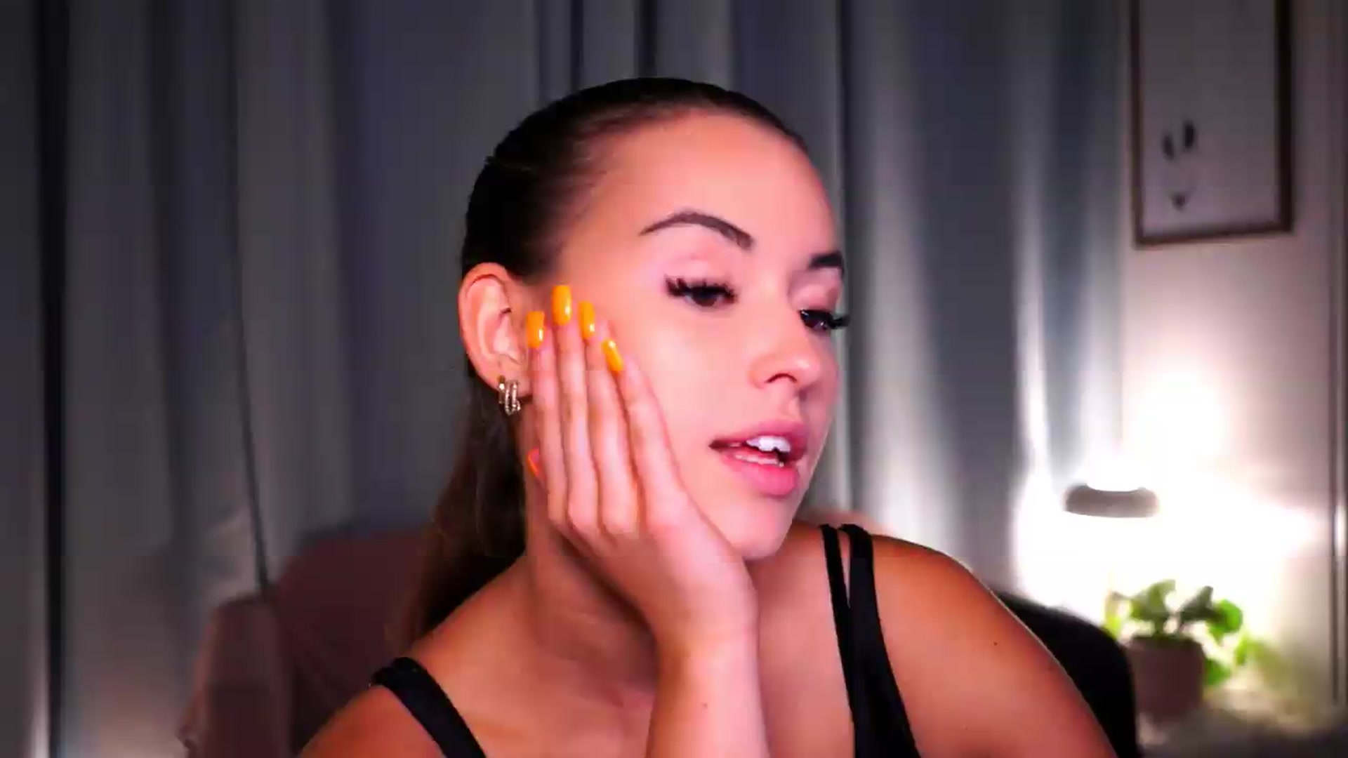 Gallery image thumbnail from FAWNette's myfreecams stream on, 08/18/2026, 17:28 image 13 of 20