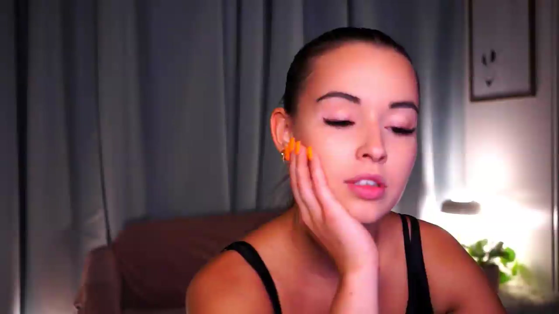 Gallery image thumbnail from FAWNette's myfreecams stream on, 08/18/2026, 17:28 image 14 of 20