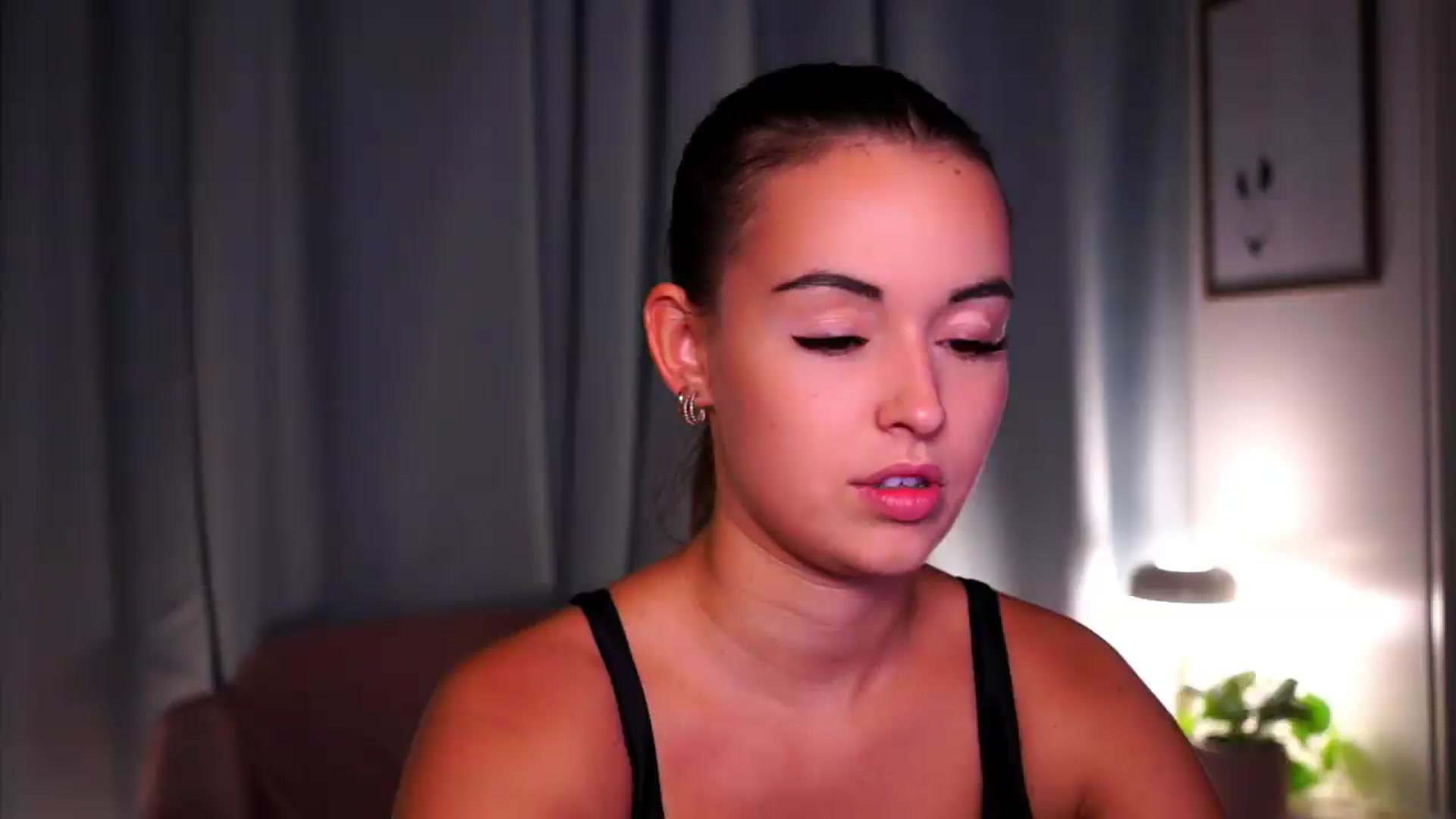 Gallery image thumbnail from FAWNette's myfreecams stream on, 08/18/2026, 18:12 image 10 of 20