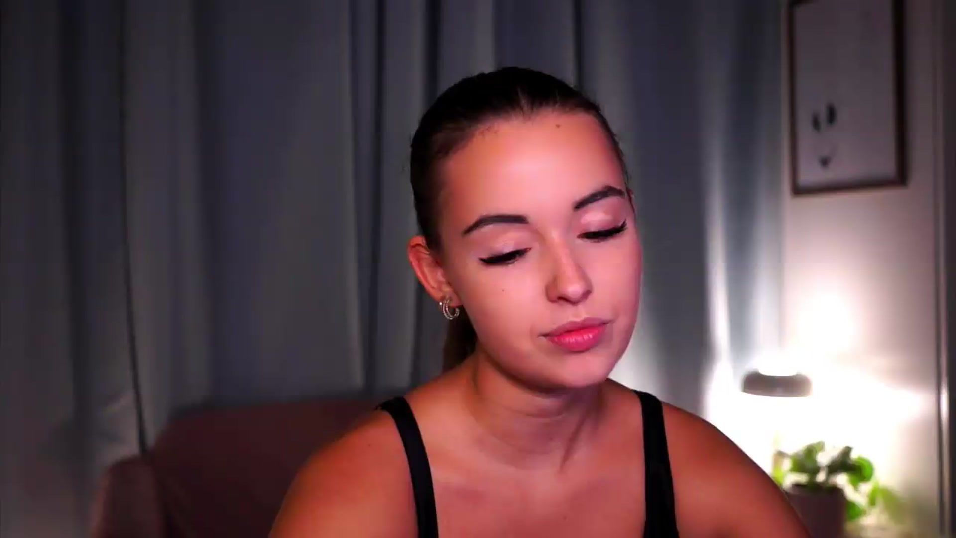 Gallery image thumbnail from FAWNette's myfreecams stream on, 08/18/2026, 18:12 image 11 of 20