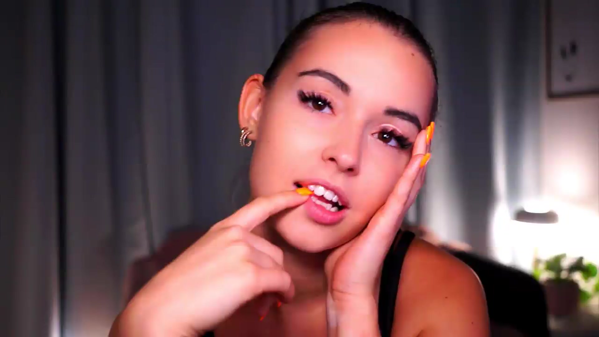 Gallery image thumbnail from FAWNette's myfreecams stream on, 08/18/2026, 18:12 image 19 of 20