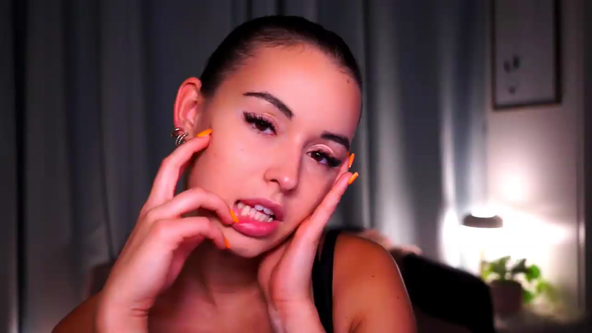 Gallery image thumbnail from FAWNette's myfreecams stream on, 08/18/2026, 20:01 image 13 of 20