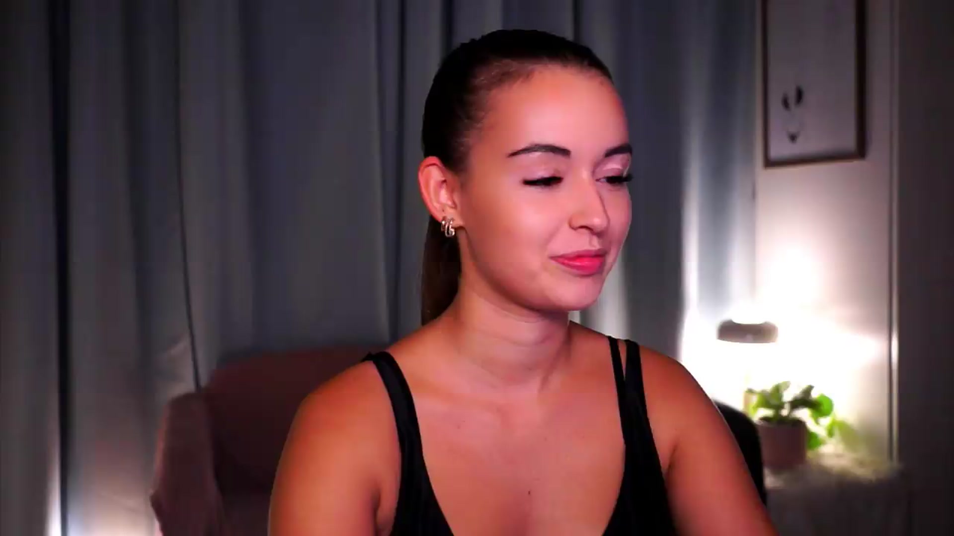 Gallery image thumbnail from FAWNette's myfreecams stream on, 08/18/2026, 20:52 image 1 of 20