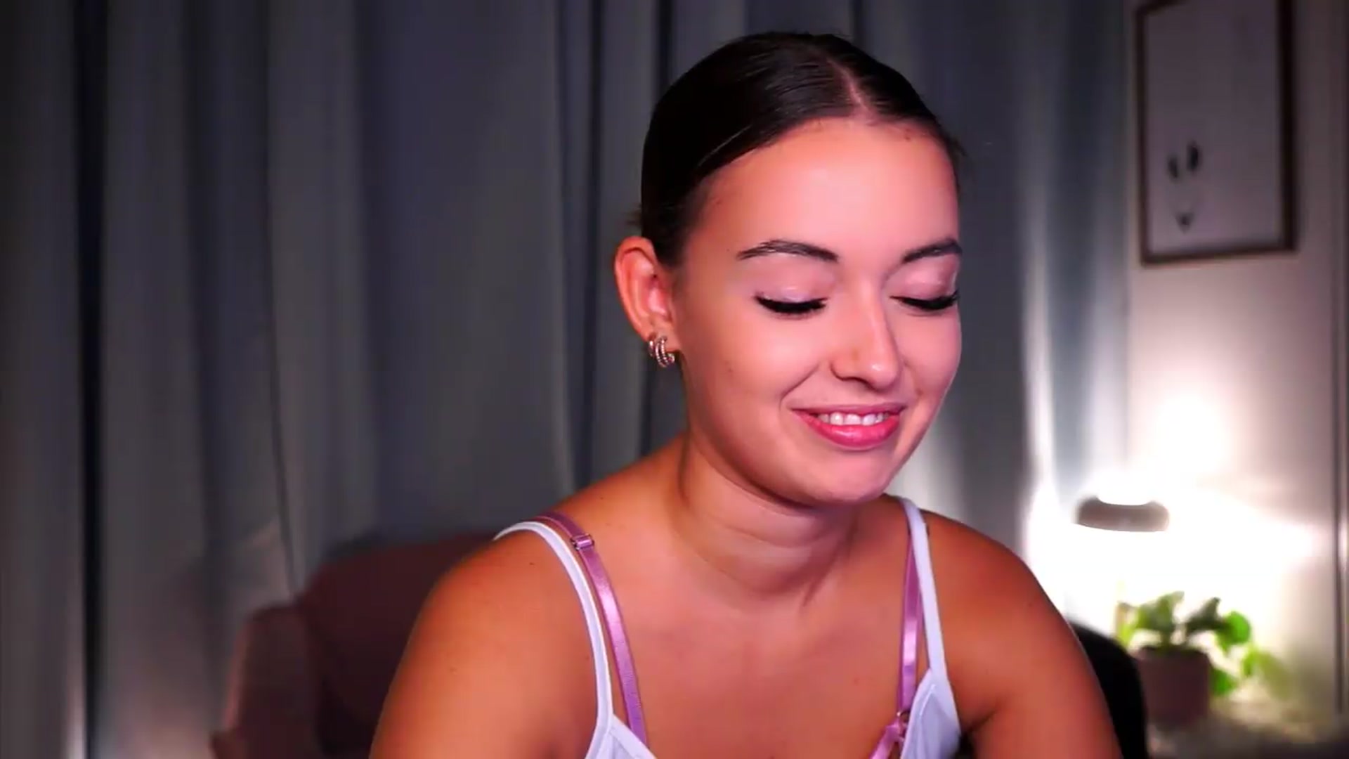 Gallery image thumbnail from FAWNette's myfreecams stream on, 08/19/2026, 15:38 image 17 of 20