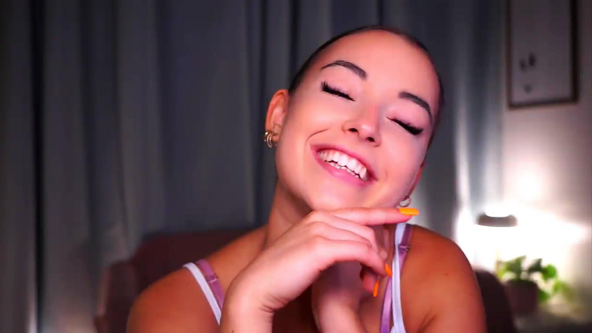 Gallery image thumbnail from FAWNette's myfreecams stream on, 08/19/2026, 15:38 image 6 of 20