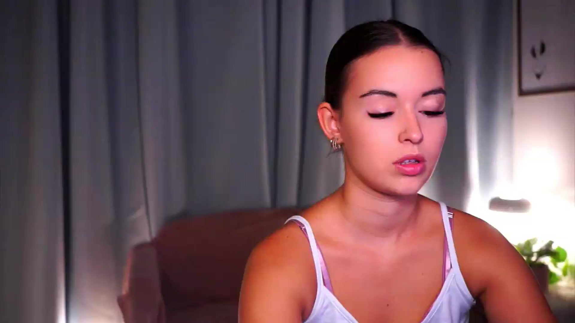 Gallery image thumbnail from FAWNette's myfreecams stream on, 08/19/2026, 16:25 image 13 of 20