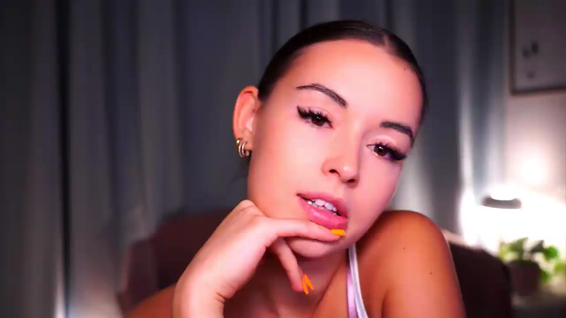 Gallery image thumbnail from FAWNette's myfreecams stream on, 08/19/2026, 16:25 image 7 of 20