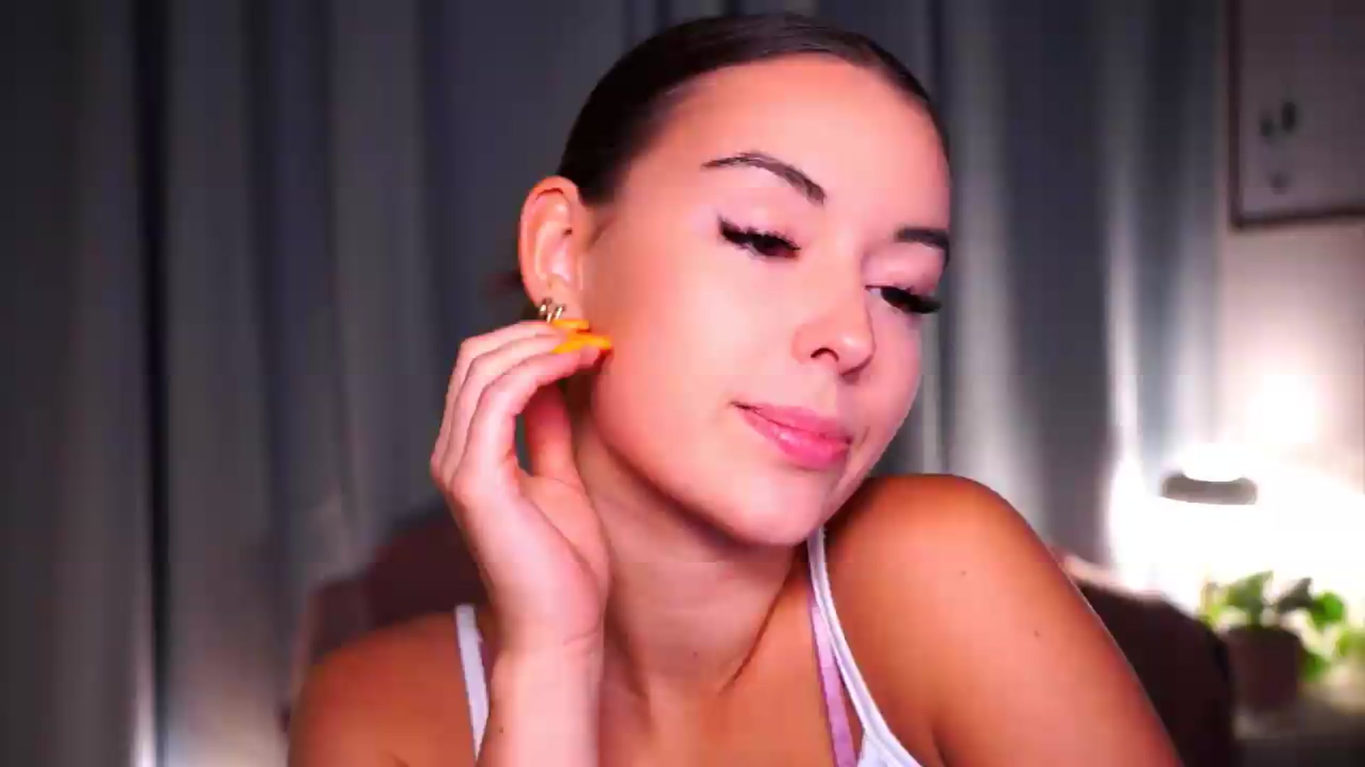 Gallery image thumbnail from FAWNette's myfreecams stream on, 08/19/2026, 16:25 image 8 of 20