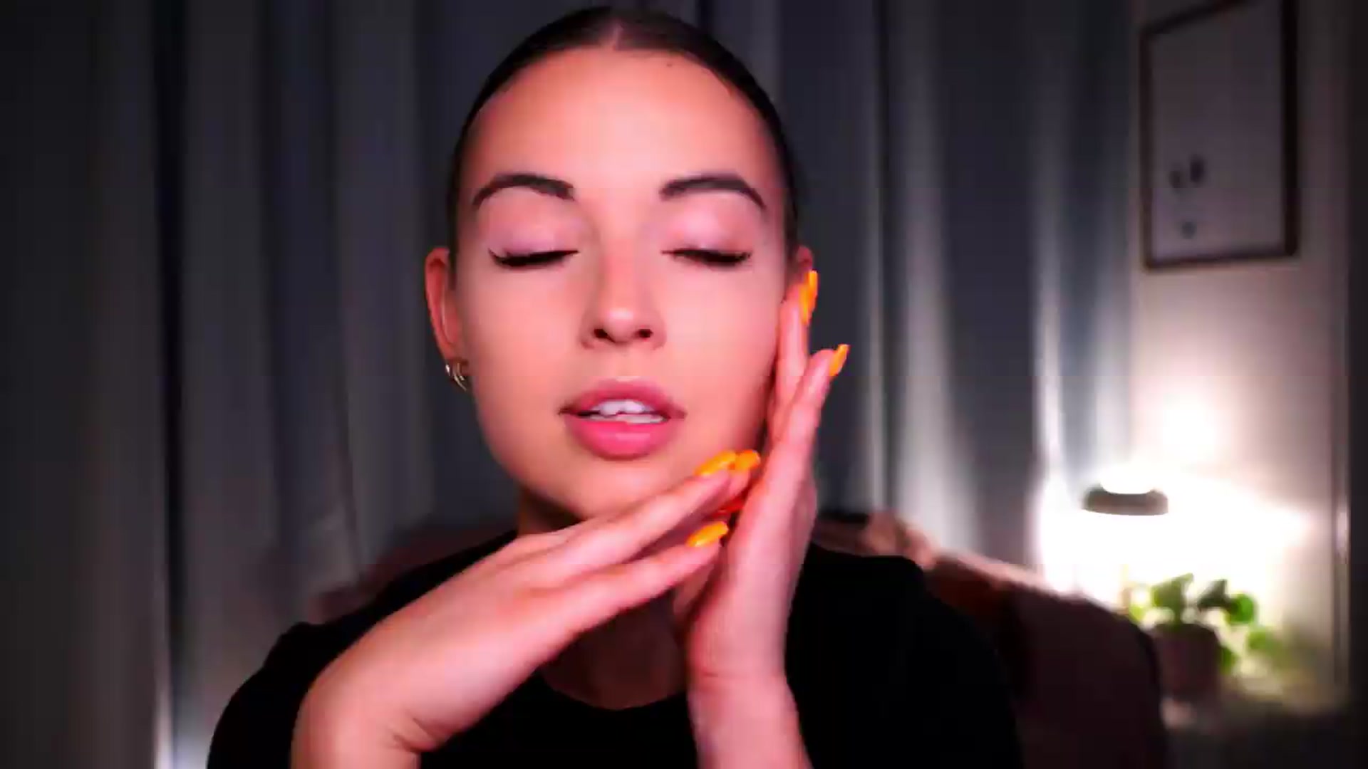 Gallery image thumbnail from FAWNette's myfreecams stream on, 08/24/2026, 18:37 image 13 of 20