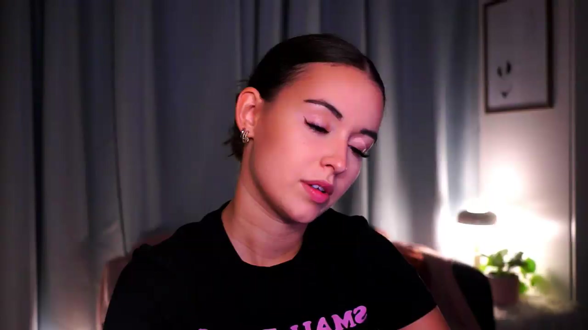 Gallery image thumbnail from FAWNette's myfreecams stream on, 08/24/2026, 18:37 image 17 of 20