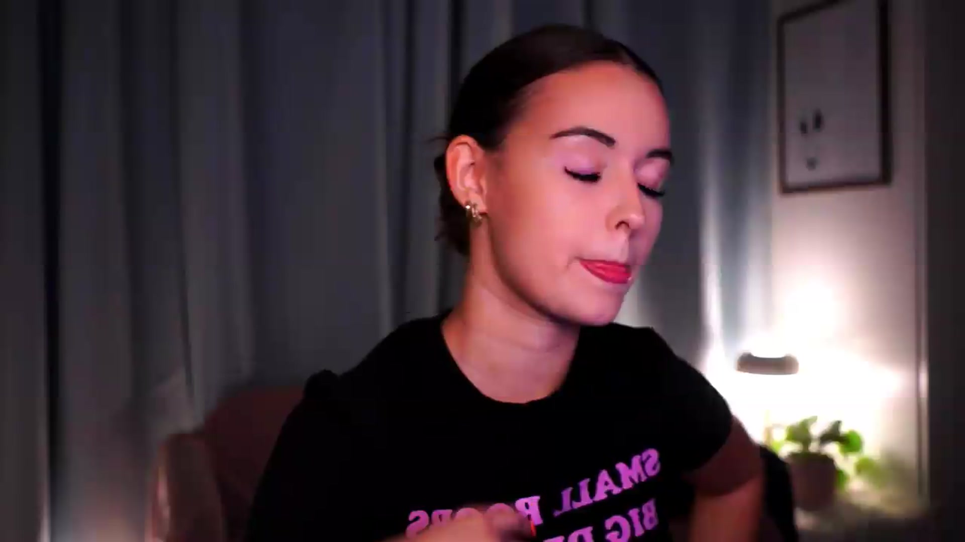 Gallery image thumbnail from FAWNette's myfreecams stream on, 08/24/2026, 19:37 image 11 of 20