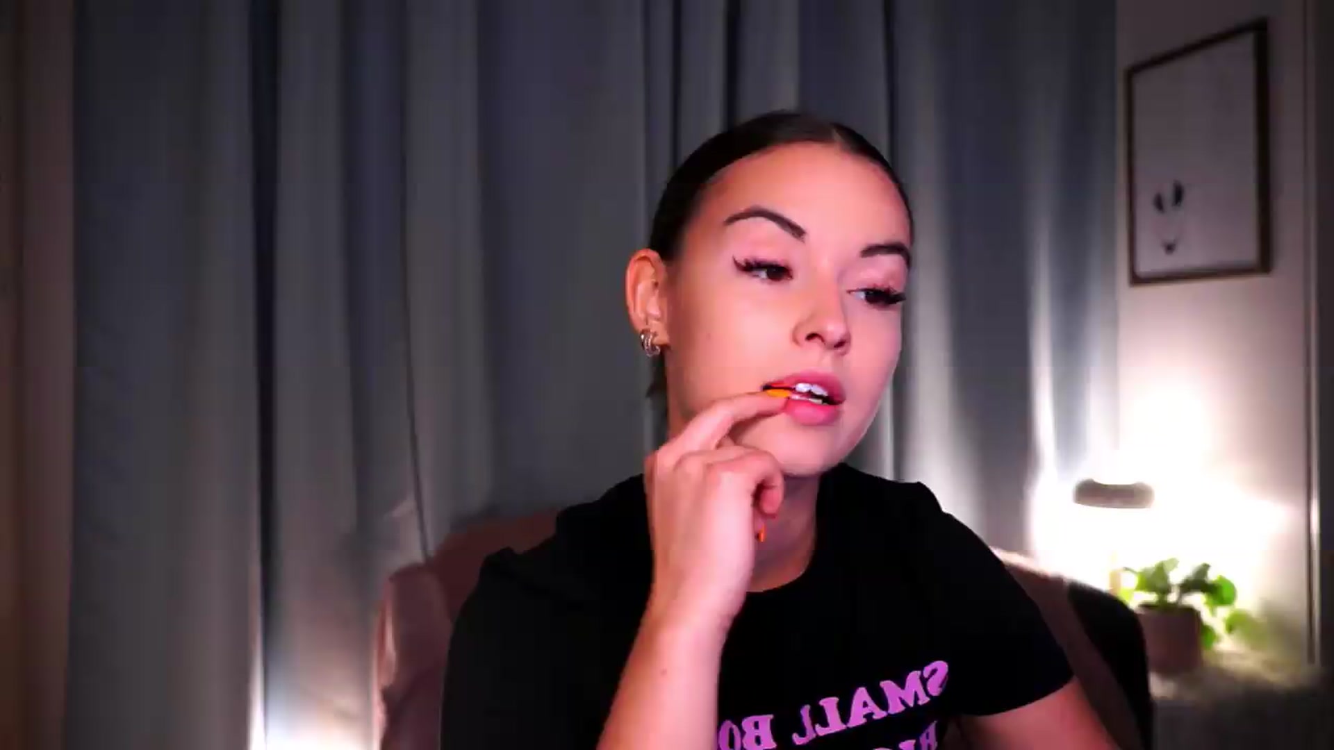 Gallery image thumbnail from FAWNette's myfreecams stream on, 08/24/2026, 19:37 image 1 of 20