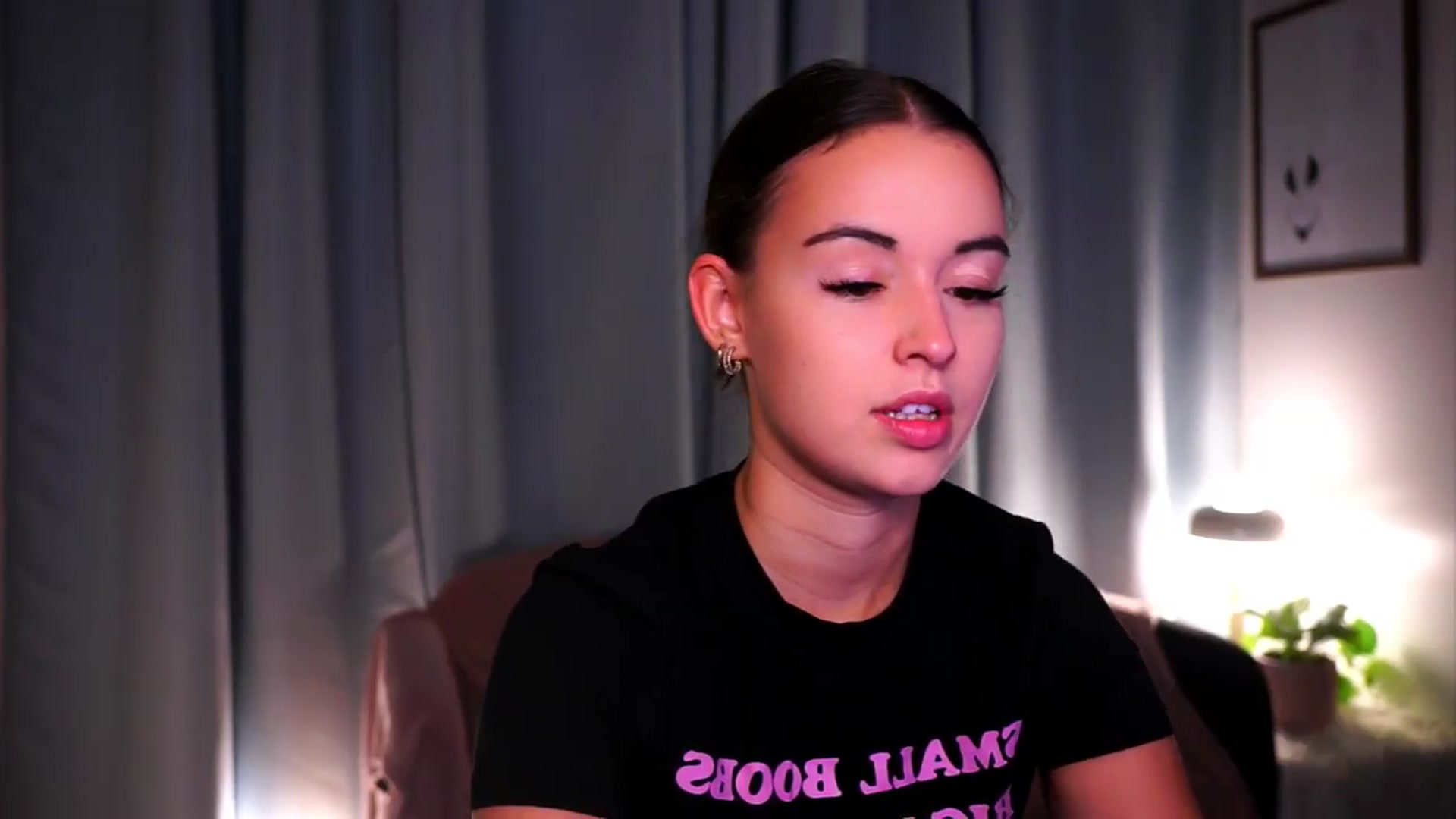 Gallery image thumbnail from FAWNette's myfreecams stream on, 08/24/2026, 21:04 image 13 of 20