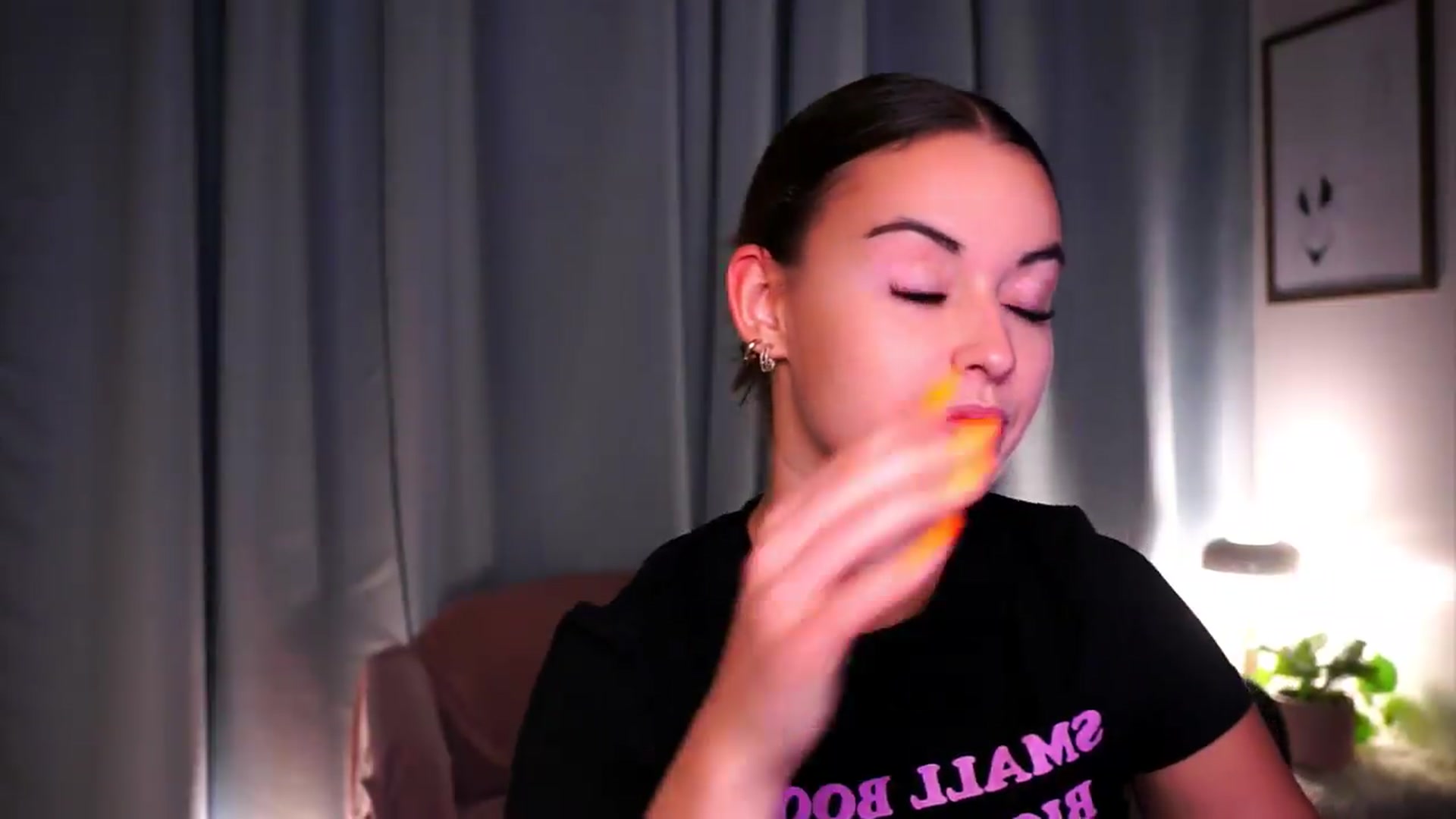 Gallery image thumbnail from FAWNette's myfreecams stream on, 08/24/2026, 21:29 image 10 of 20