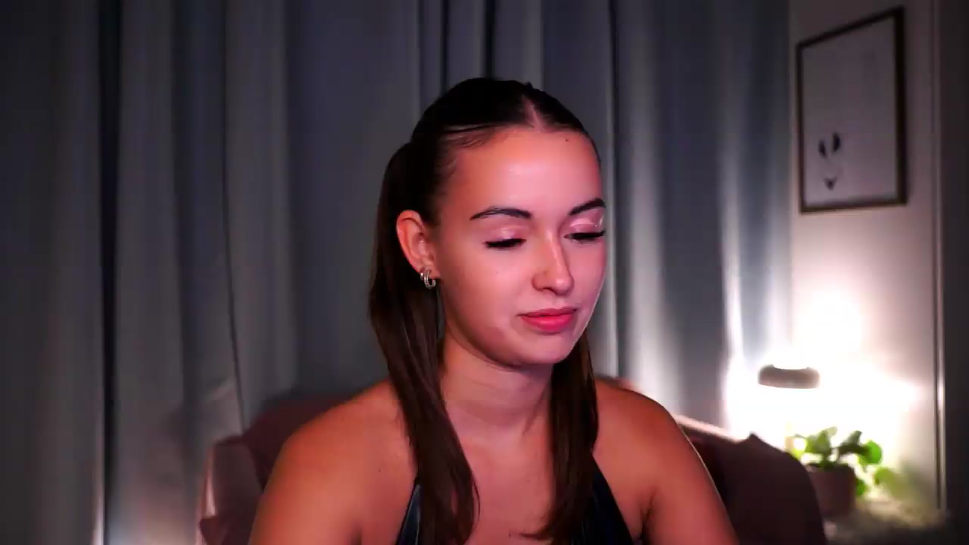 Gallery image thumbnail from FAWNette's myfreecams stream on, 08/25/2026, 18:25 image 11 of 20