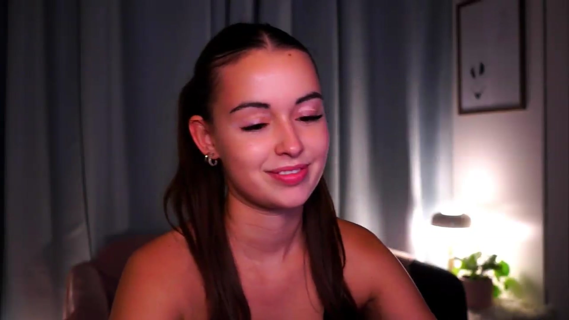 Gallery image thumbnail from FAWNette's myfreecams stream on, 08/25/2026, 21:10 image 8 of 20