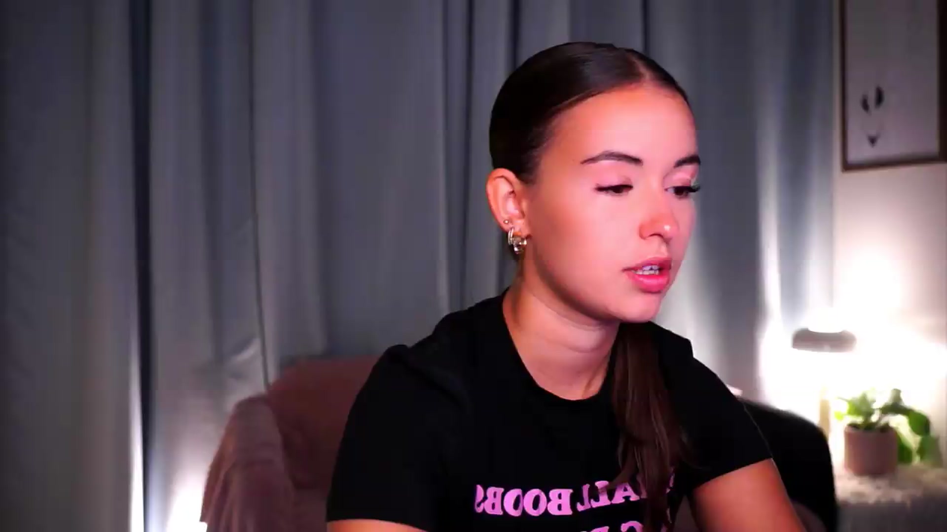 Gallery image thumbnail from FAWNette's myfreecams stream on, 09/12/2026, 10:49 image 19 of 20
