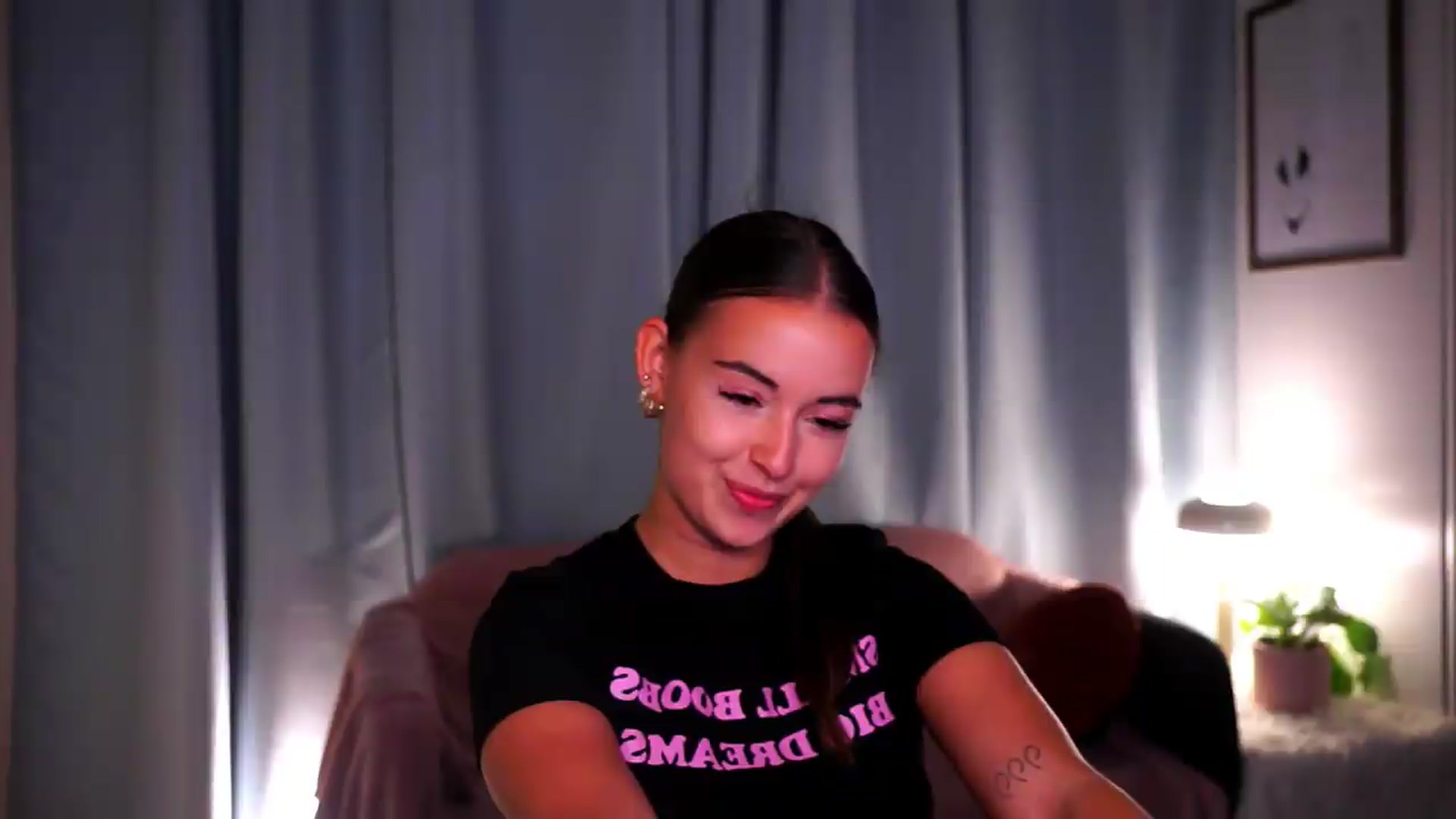 Gallery image thumbnail from FAWNette's myfreecams stream on, 09/12/2026, 12:21 image 12 of 20