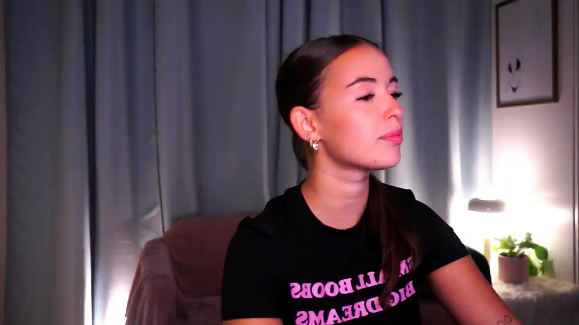 Gallery image thumbnail from FAWNette's myfreecams stream on, 09/12/2026, 12:21 image 19 of 20
