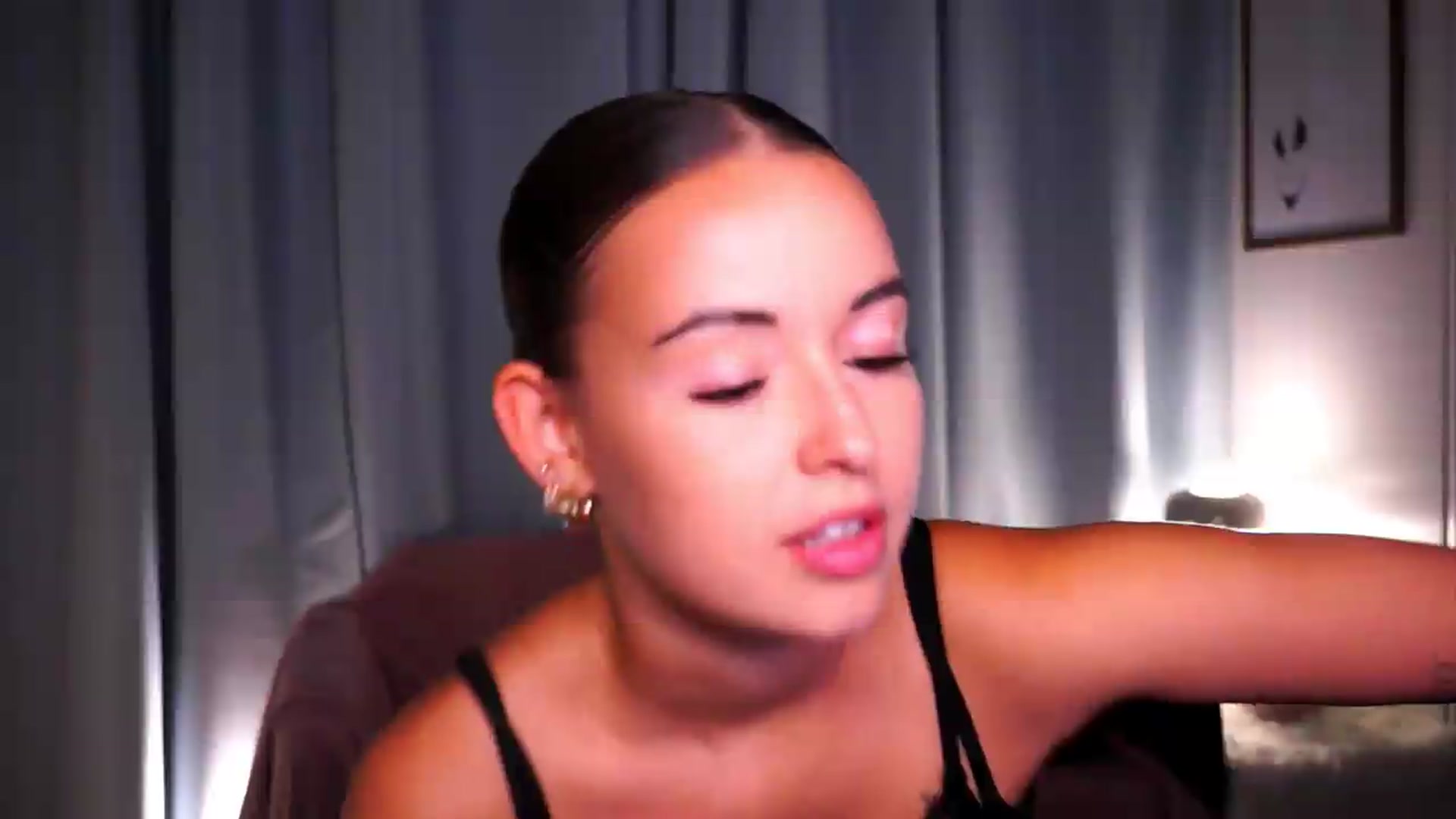 Gallery image thumbnail from FAWNette's myfreecams stream on, 09/13/2026, 13:33 image 10 of 20