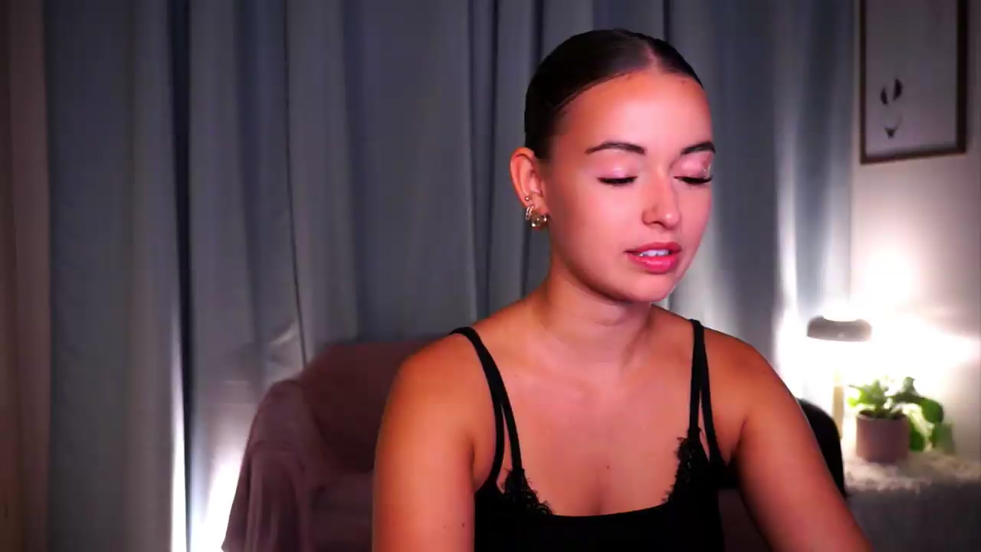 Gallery image thumbnail from FAWNette's myfreecams stream on, 09/13/2026, 13:33 image 13 of 20