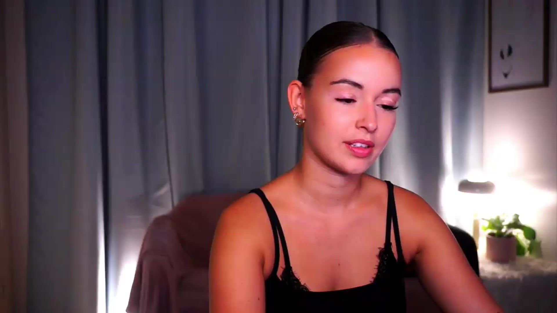 Gallery image thumbnail from FAWNette's myfreecams stream on, 09/13/2026, 13:33 image 12 of 20