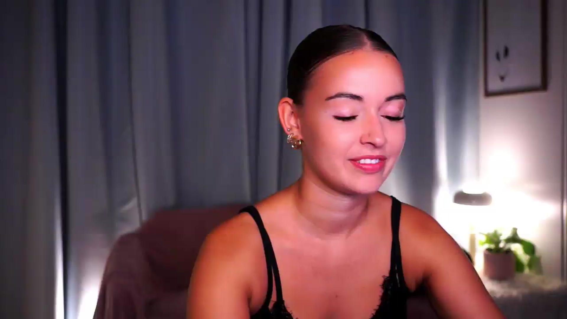 Gallery image thumbnail from FAWNette's myfreecams stream on, 09/13/2026, 13:33 image 9 of 20
