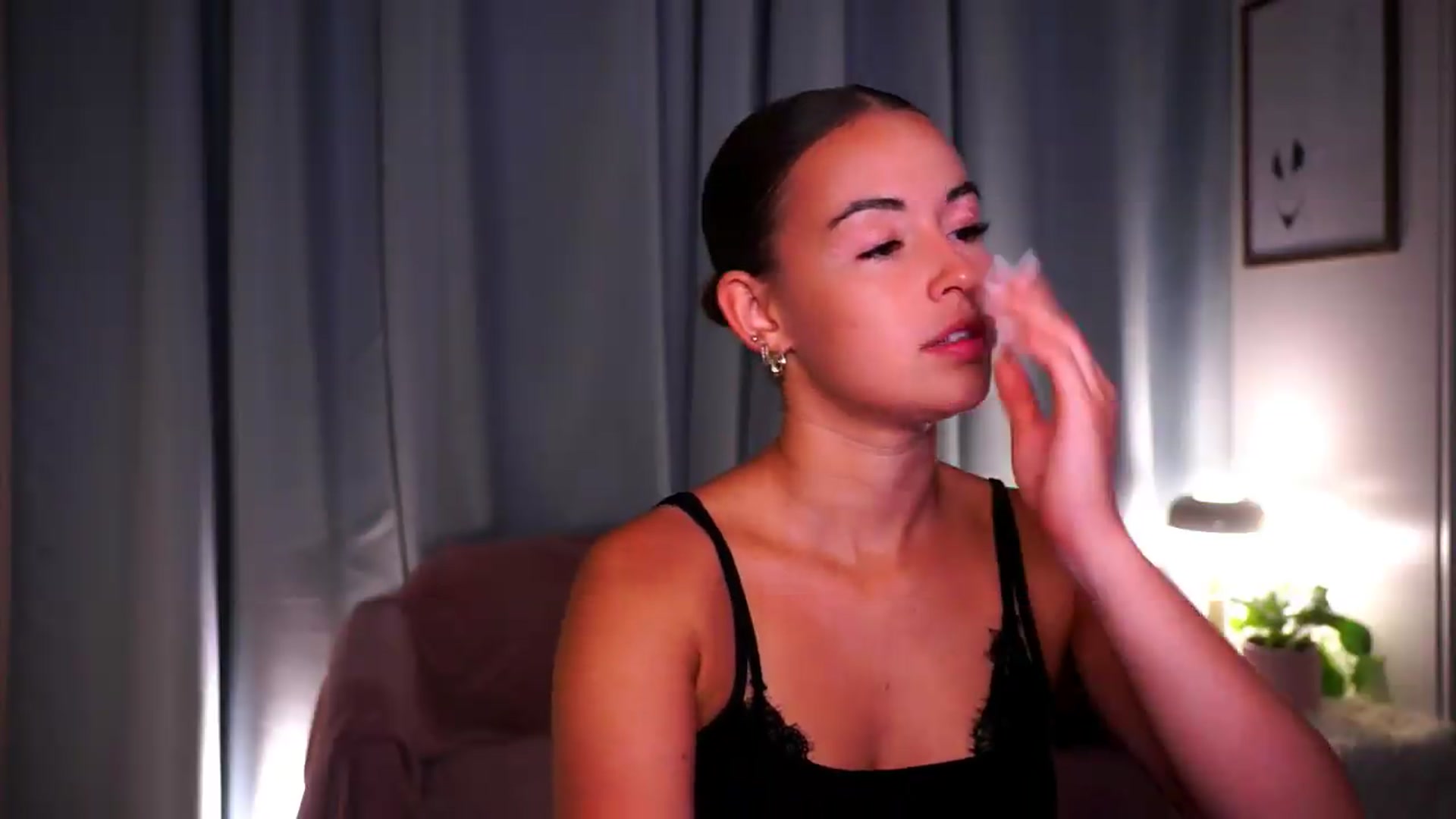 Gallery image thumbnail from FAWNette's myfreecams stream on, 09/13/2026, 14:35 image 19 of 20