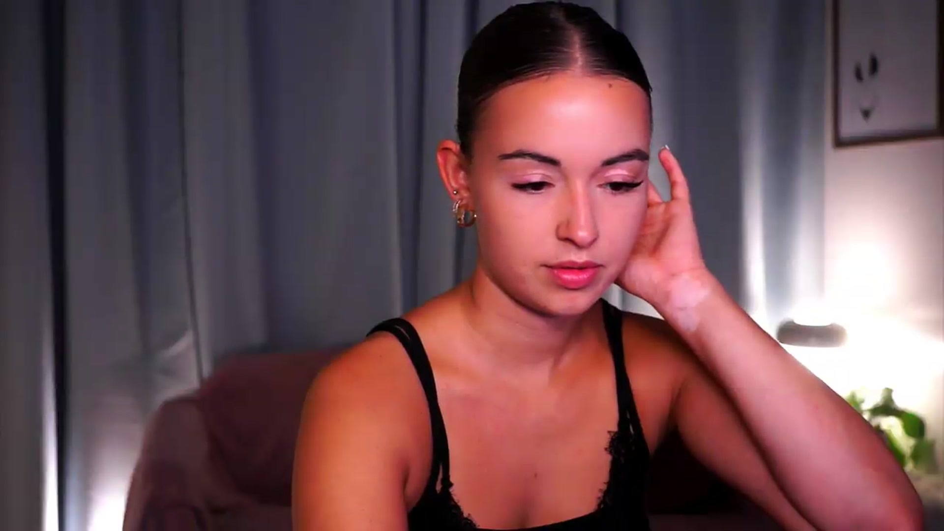 Gallery image thumbnail from FAWNette's myfreecams stream on, 09/13/2026, 14:35 image 14 of 20
