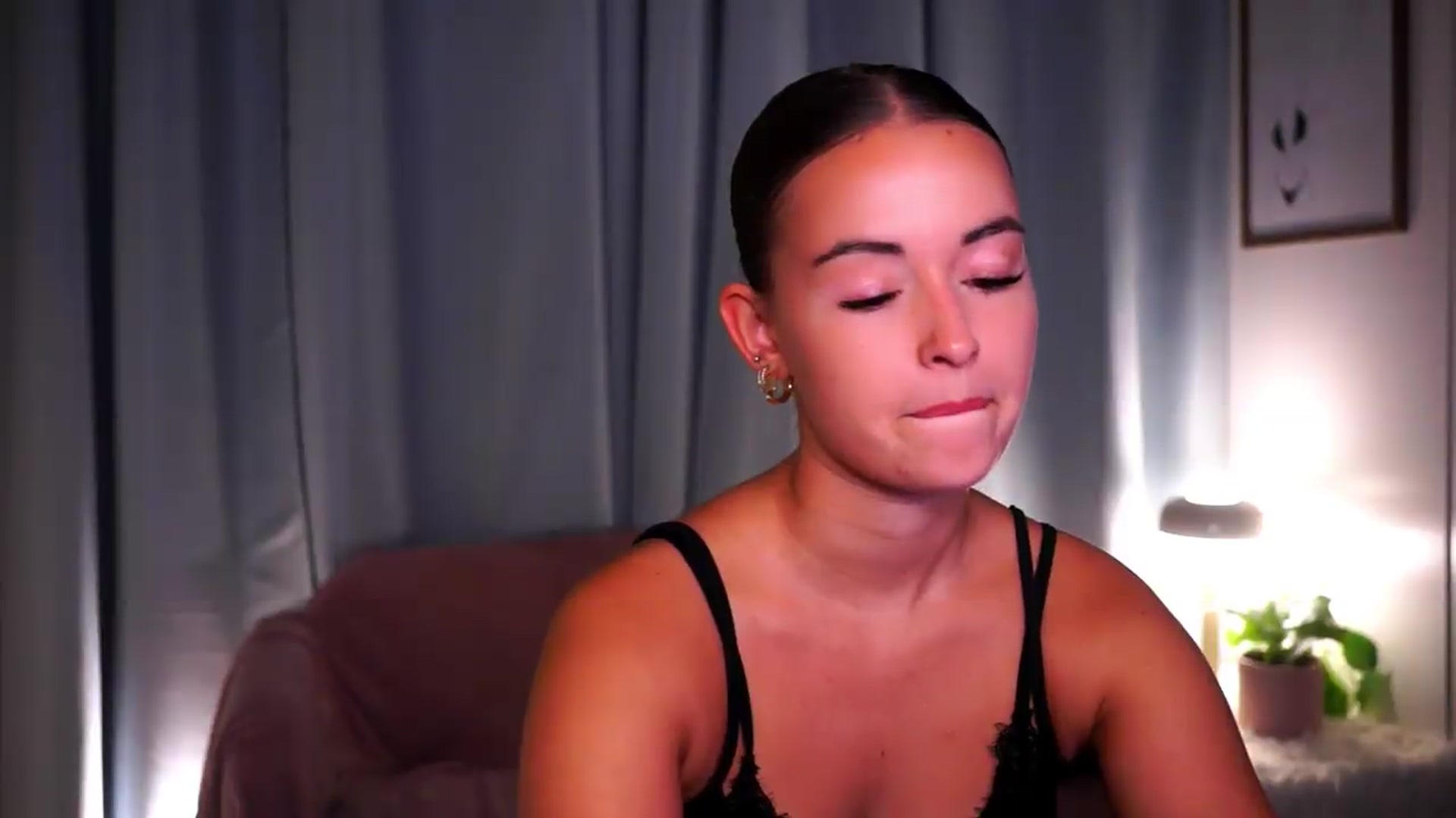 Gallery image thumbnail from FAWNette's myfreecams stream on, 09/13/2026, 14:35 image 6 of 20