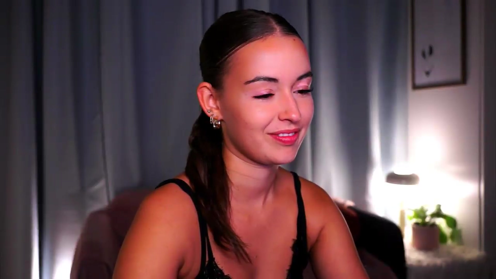 Gallery image thumbnail from FAWNette's myfreecams stream on, 09/13/2026, 16:16 image 2 of 20