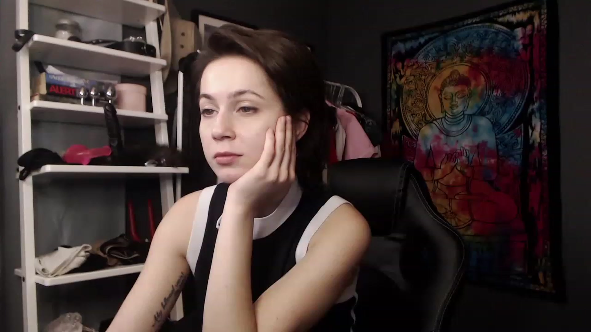 Gallery image thumbnail from FEMMEsally's myfreecams stream on, 11/16/2022, 16:31 image 7 of 20