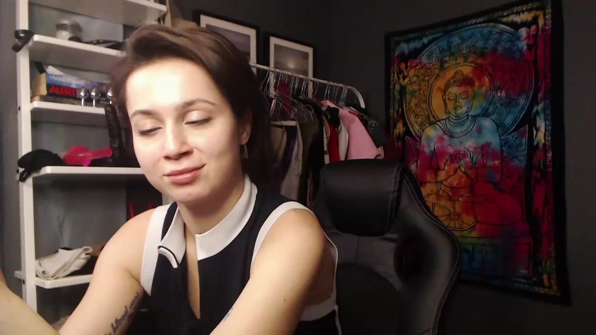 Gallery image thumbnail from FEMMEsally's myfreecams stream on, 11/16/2022, 16:31 image 9 of 20
