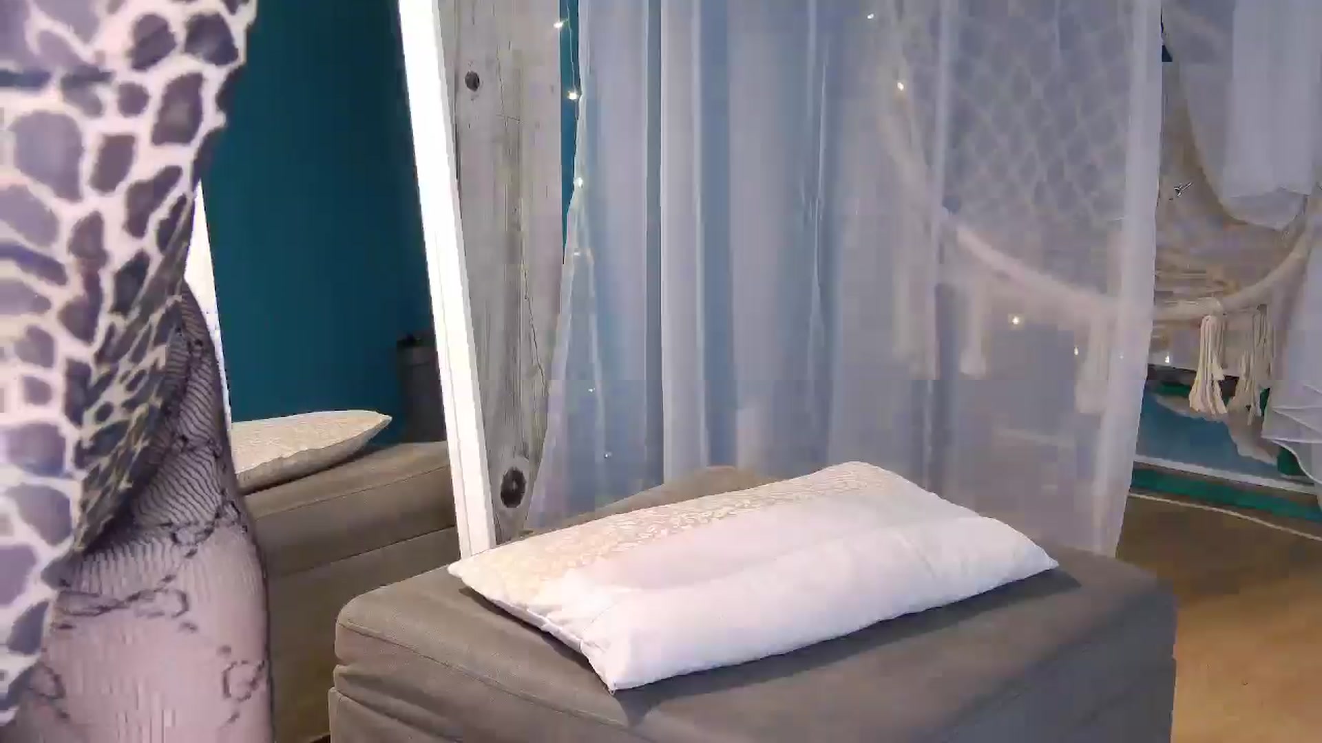 Gallery image thumbnail from FOXIE_D's myfreecams stream on, 12/16/2025, 16:27 image 4 of 20