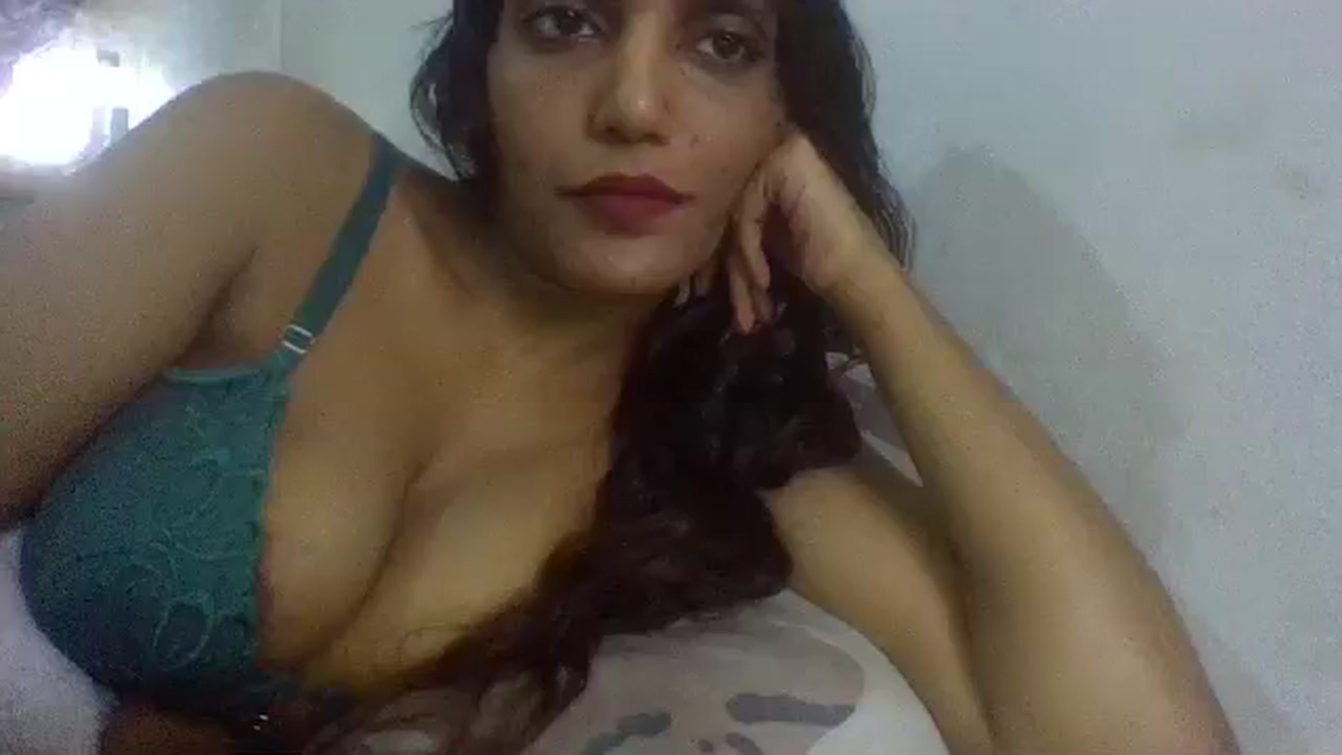 Gallery image thumbnail from FOXYINDIANX's myfreecams stream on, 10/22/2024, 11:14 image 1 of 20
