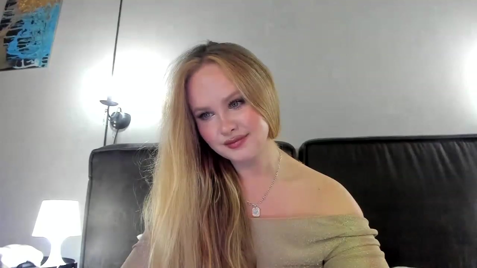 Gallery image thumbnail from F_L_E_U_R's myfreecams stream on, 12/25/2022, 20:29 image 5 of 20