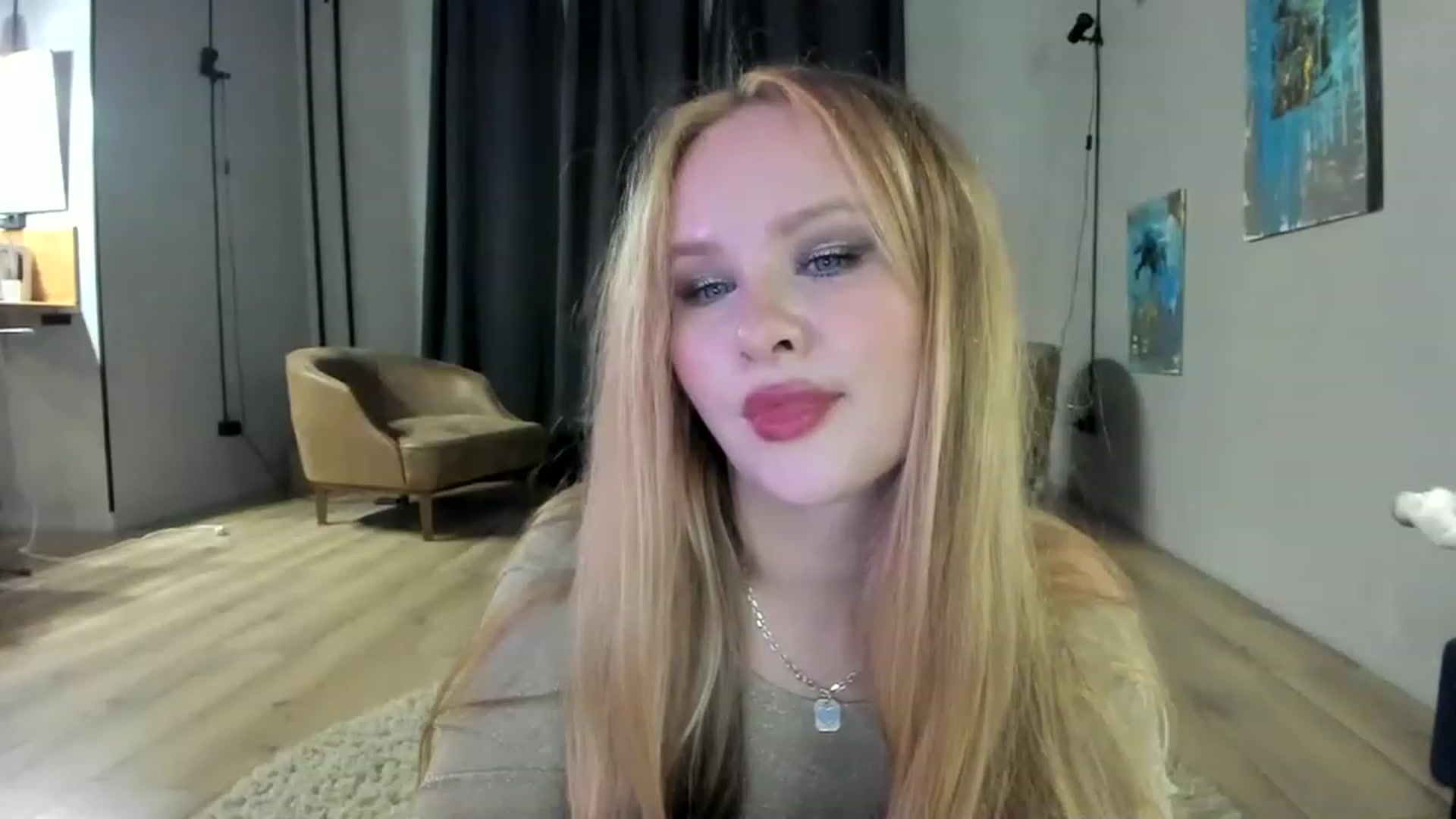 Gallery image thumbnail from F_L_E_U_R's myfreecams stream on, 12/26/2022, 24:02 image 9 of 20