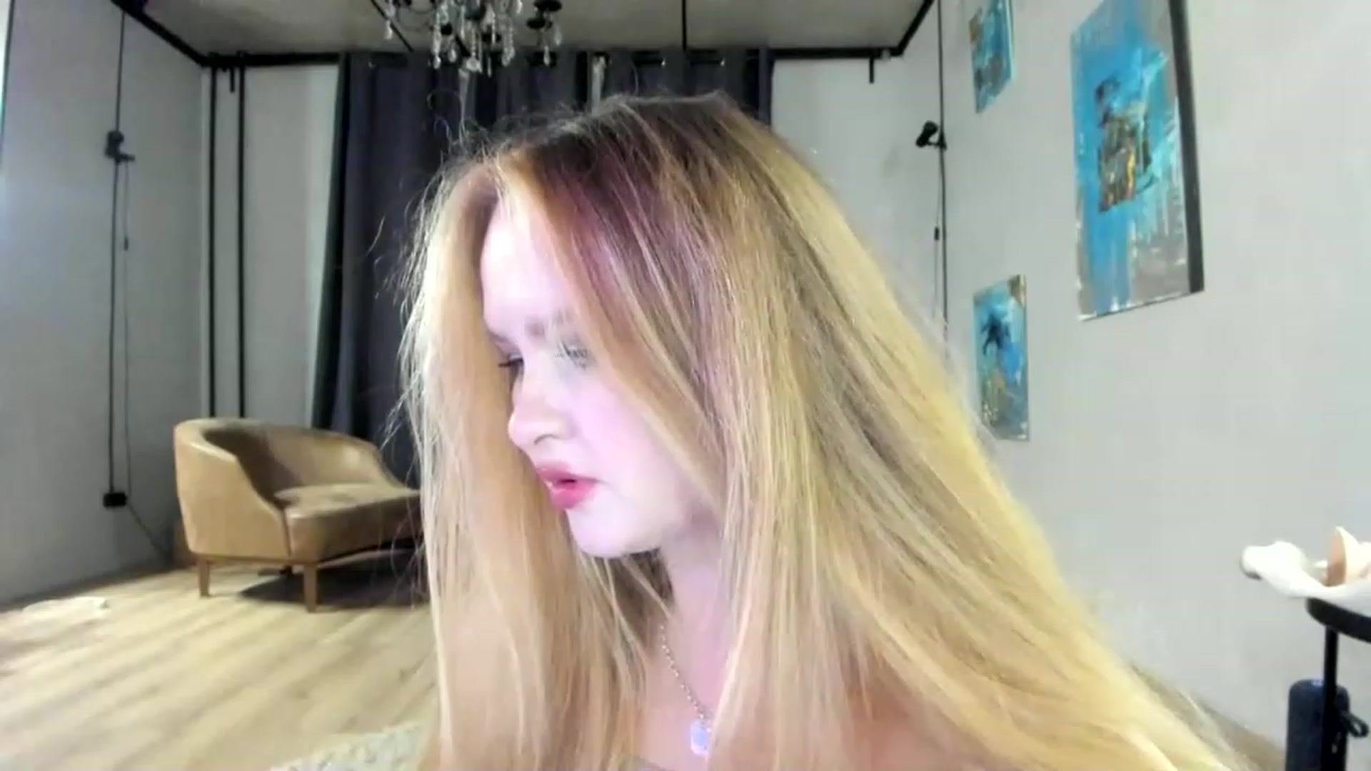 Gallery image thumbnail from F_L_E_U_R's myfreecams stream on, 12/26/2022, 24:02 image 6 of 20