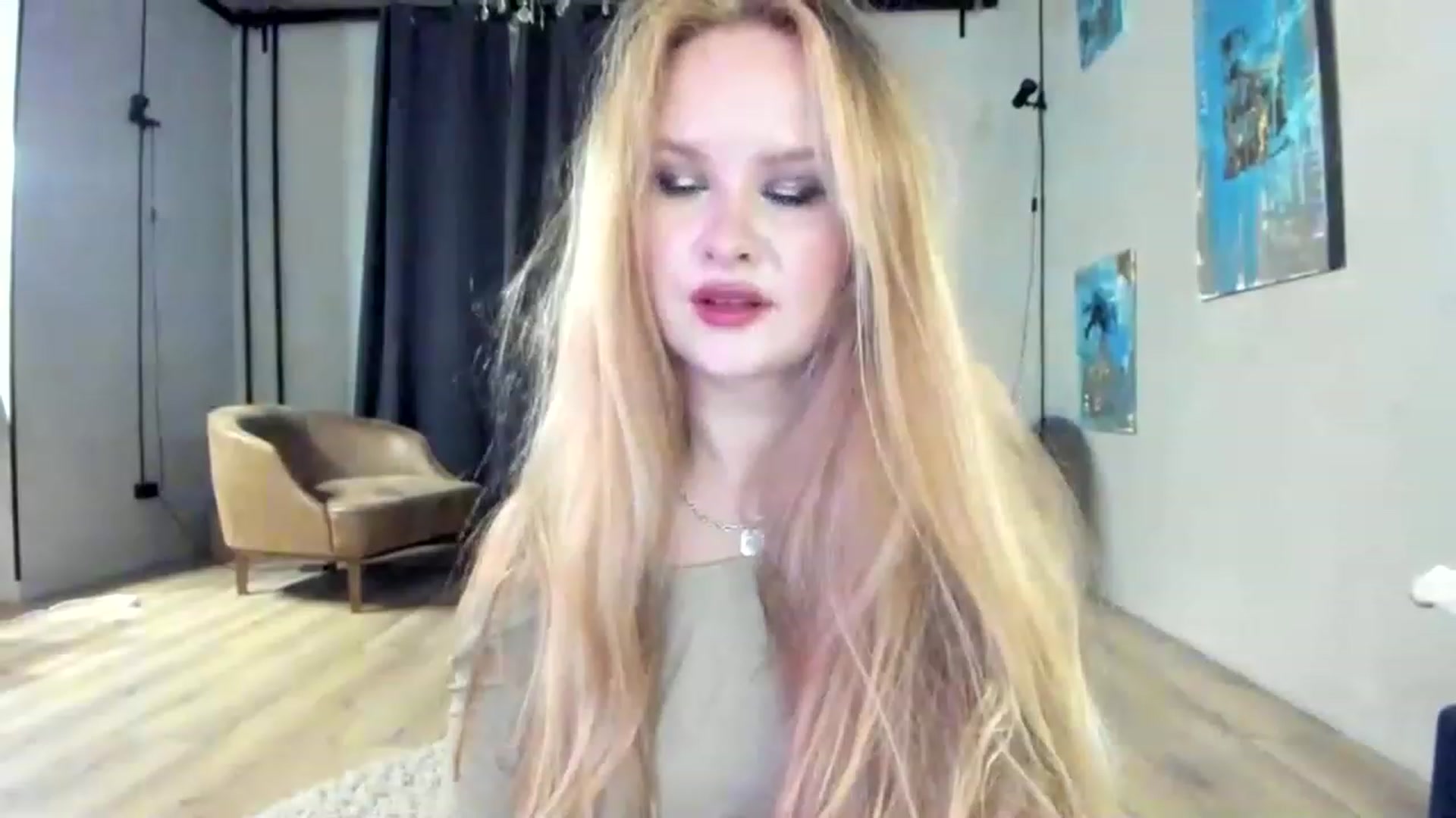 Gallery image thumbnail from F_L_E_U_R's myfreecams stream on, 12/26/2022, 24:02 image 5 of 20