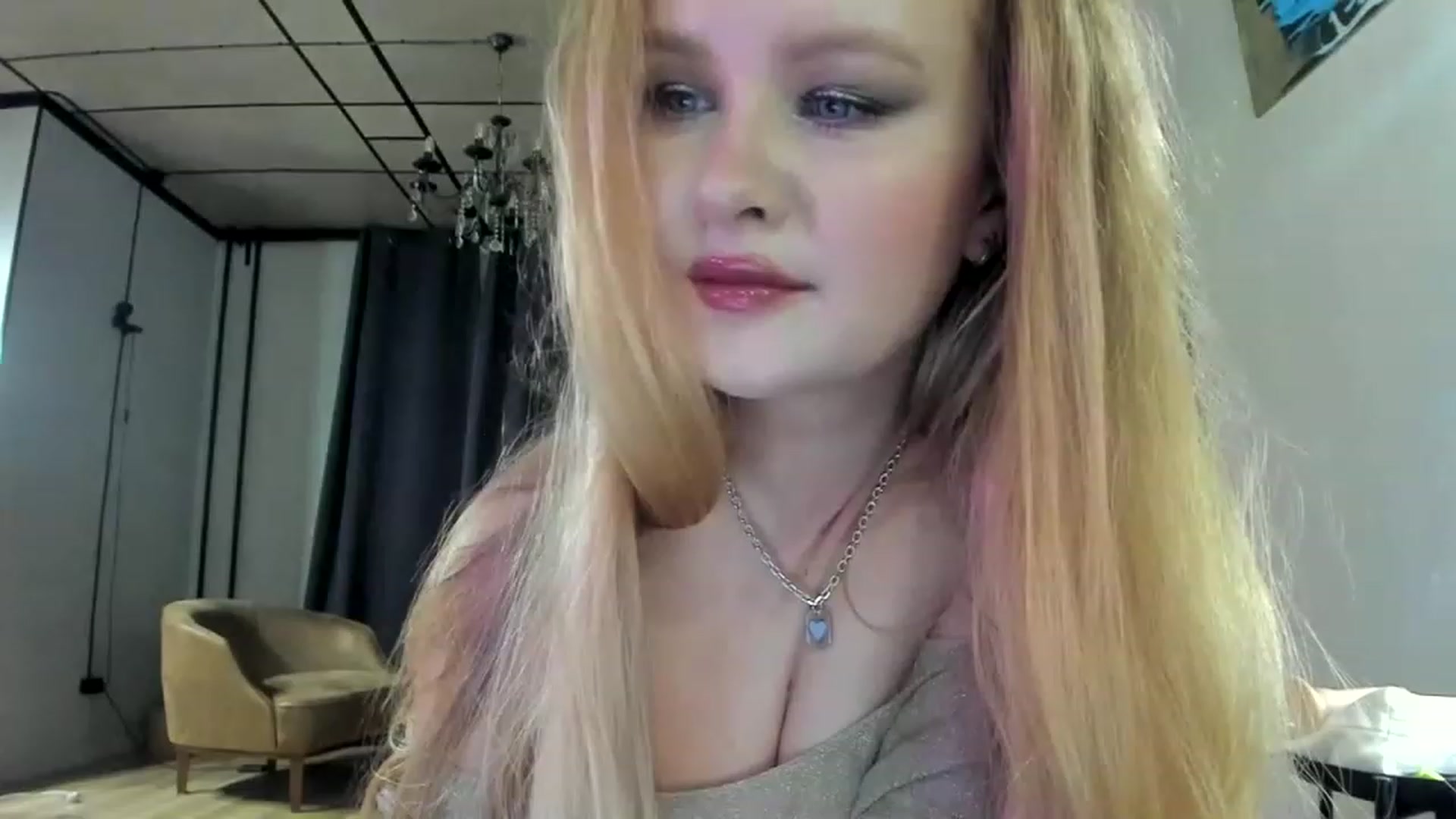 Gallery image thumbnail from F_L_E_U_R's myfreecams stream on, 12/26/2022, 24:02 image 1 of 20